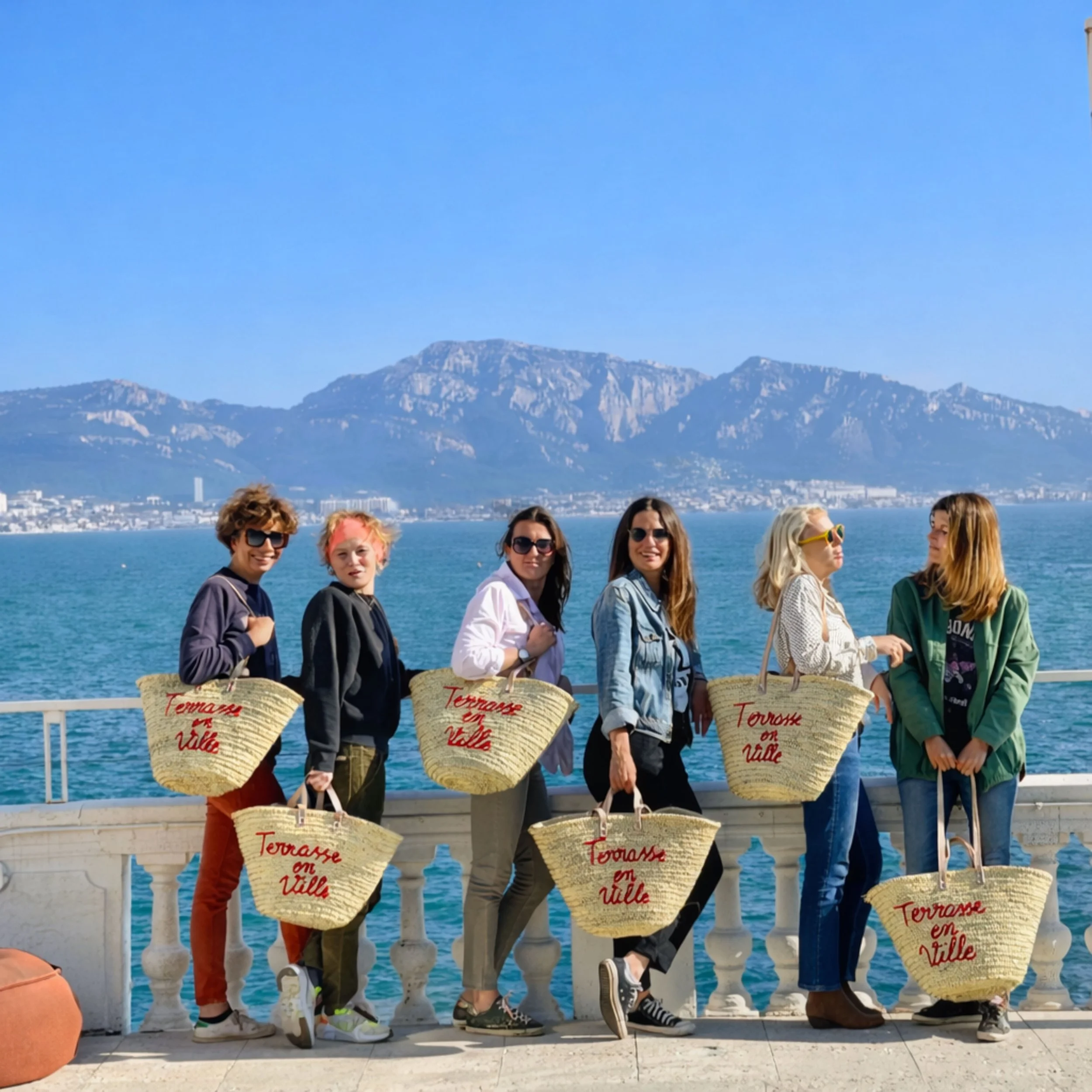 equipe agence immobiliere terrasse en ville la corniche mer