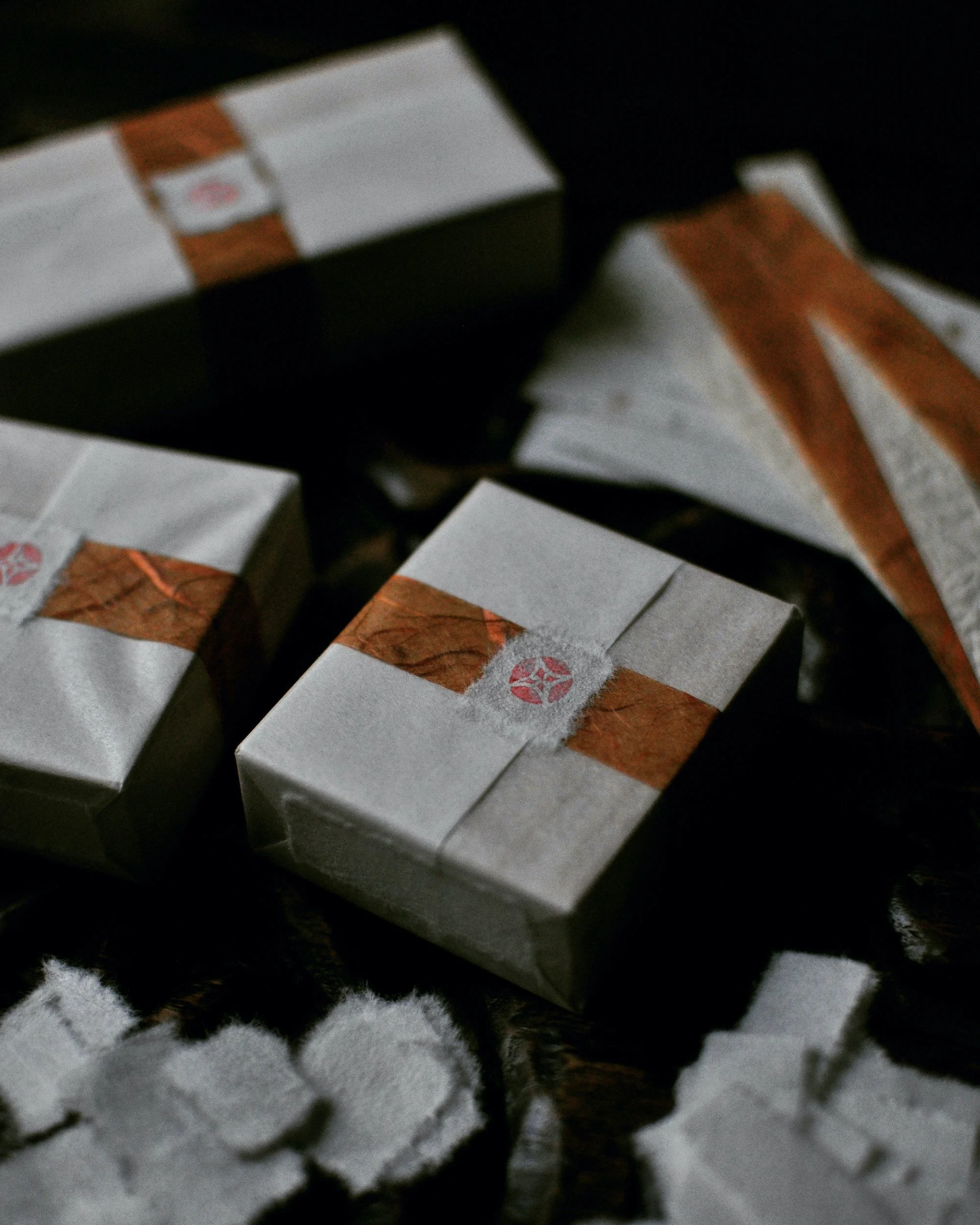 ＊EMOSIWN GIFT BOX 割印.JPG (Copy)
