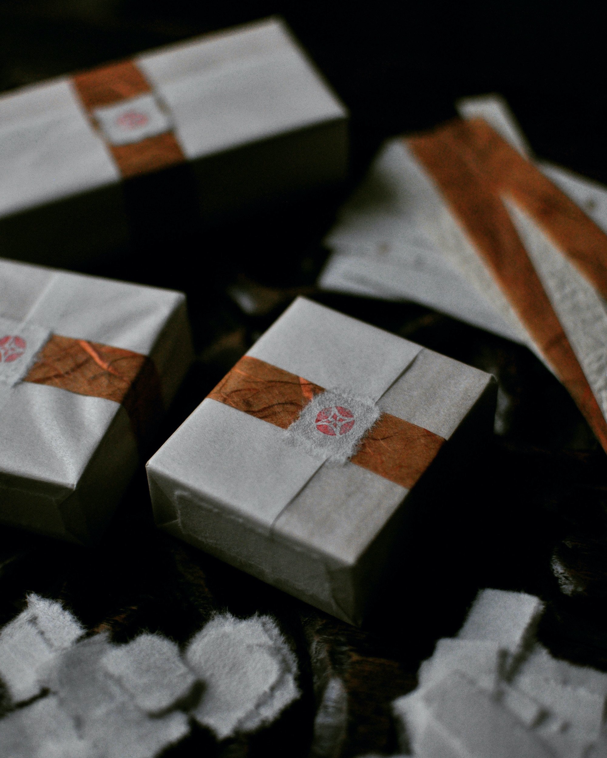 ＊EMOSIWN GIFT BOX 割印.JPG