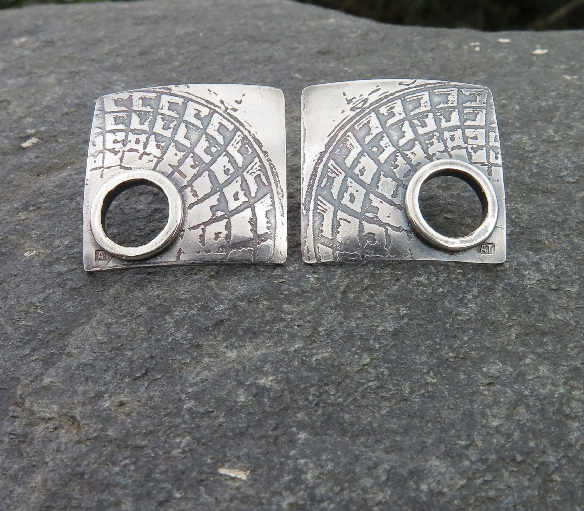 GEOMETRIC LINK STUD