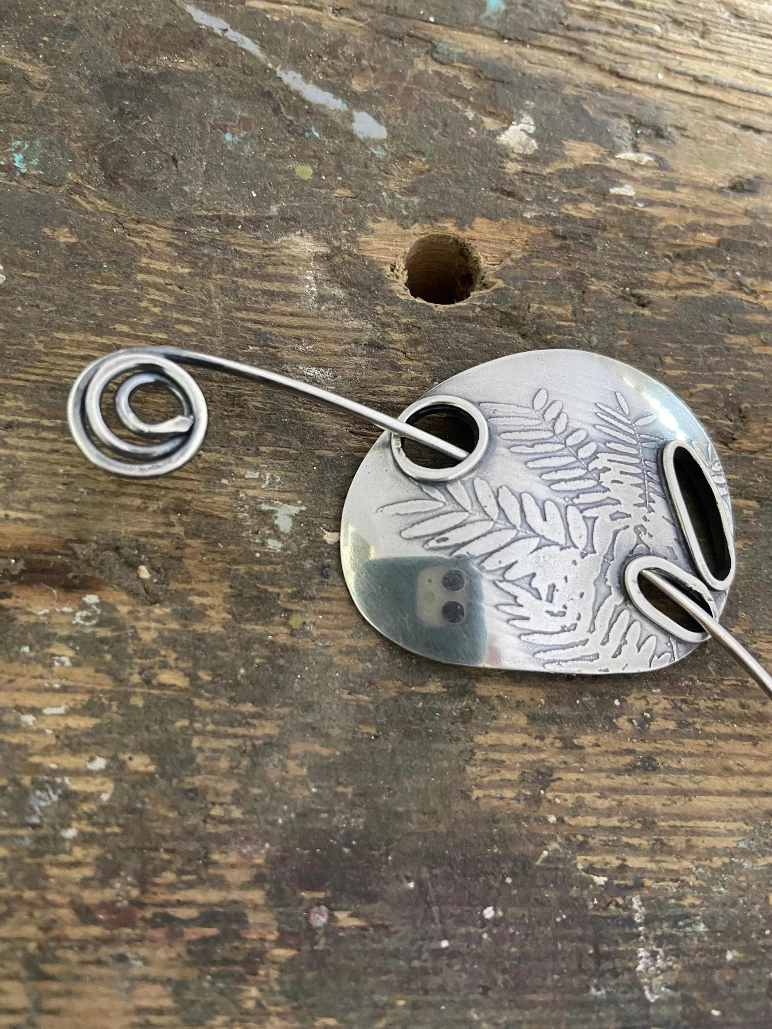 Pebble leaves Pin Brooch