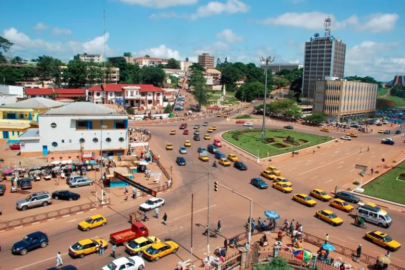 yaounde_carrefour_poste_centrale_8887_ns_878787_cameroon-info-p-net_800xm1x.jpg