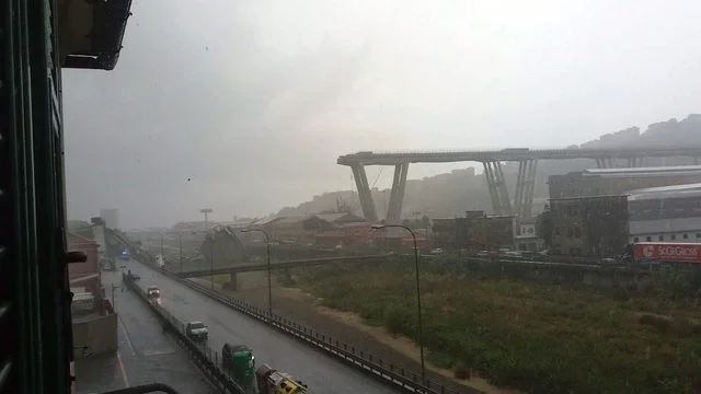 BRIDGE COLLAPSE 1.jpg
