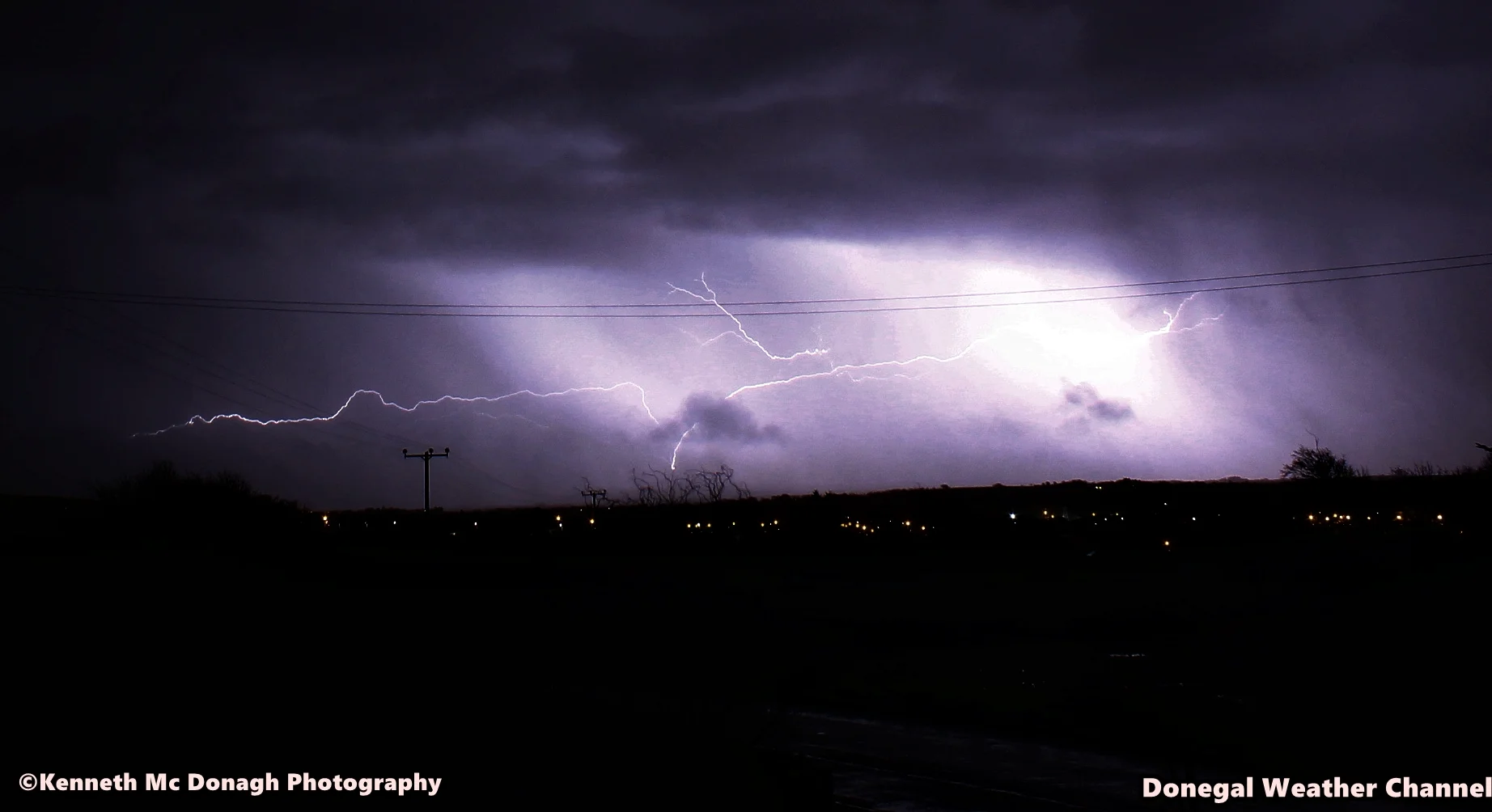 Powerful lightning strike over Ballyshannon Town 