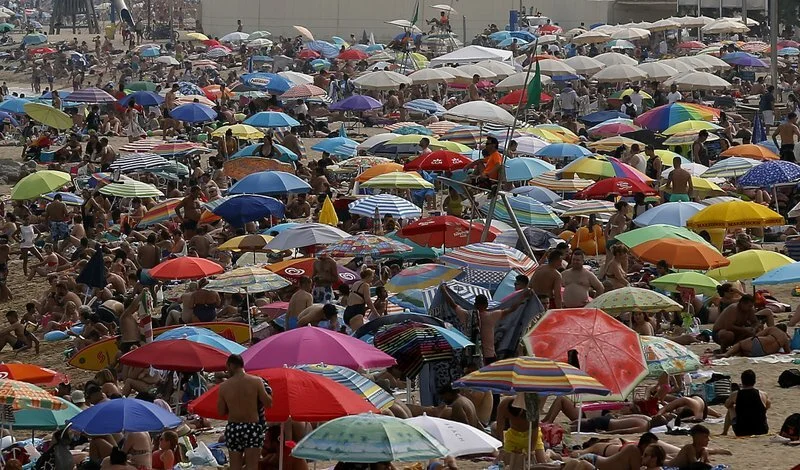 Early February heat wave hits spain 