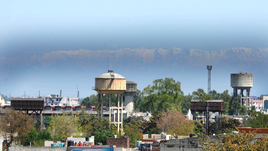 People in India can see the Himalayas for the first time in 30 years as air pollution eases
