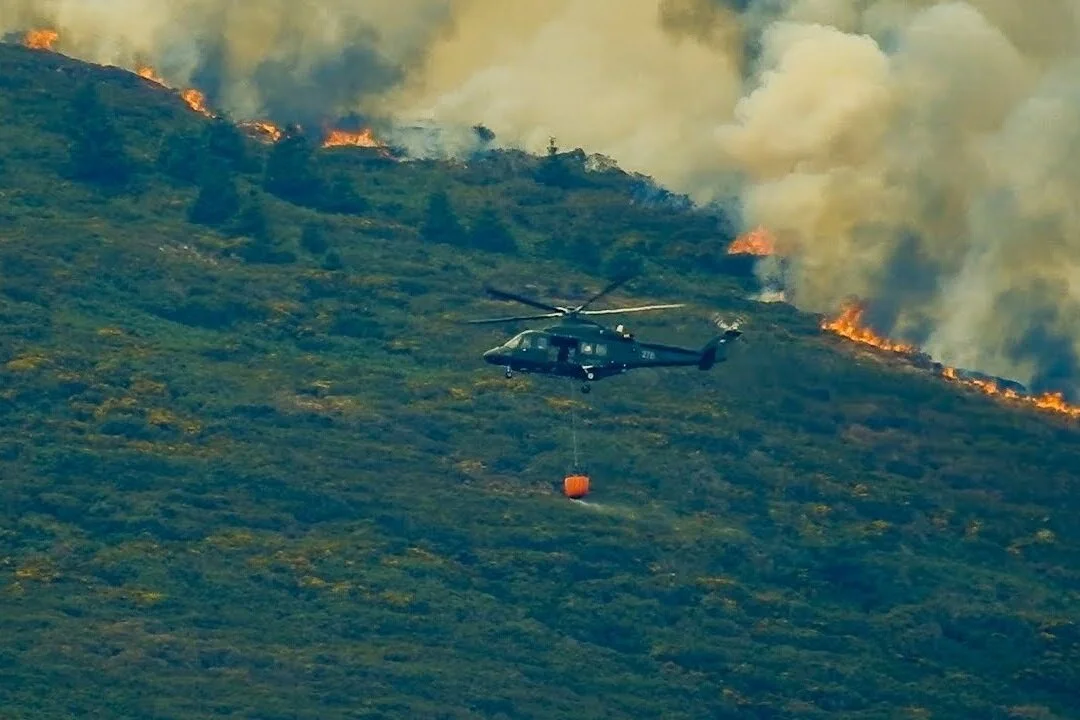 Firefighters continue to battle a large gorse fire near Belleek and south Donegal this morning 
