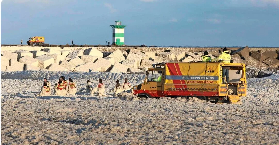 Five Dutch surfers die in a avalanche of sea foam