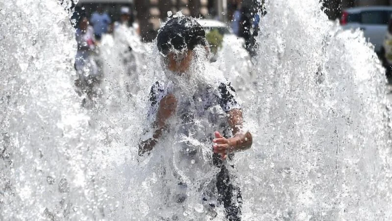 Severe red heat warnings issued for 14 Italian cities this weekend as temperatures approach 40C