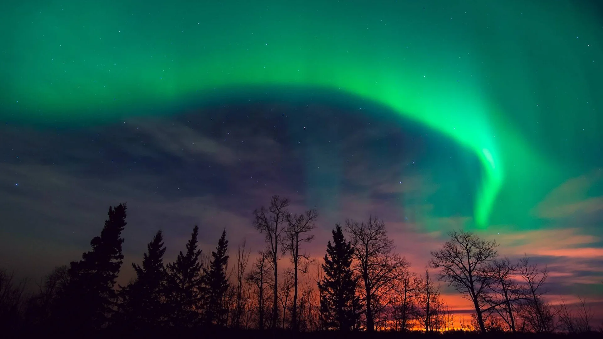 Sunspot 3 times wider than Earth will increase the chances of the northern lights over the coming week