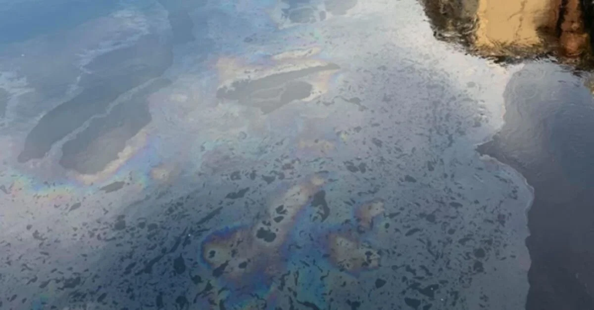 Donegal Town - Concerns as oil contaminates River Eske and flows out into Donegal Bay 