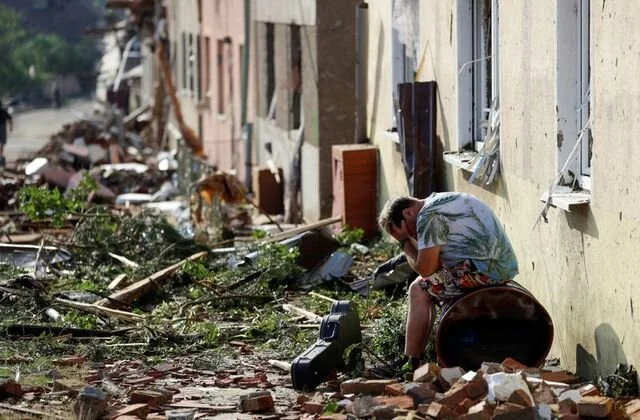 5 people dead and over 200 injured after 7 towns destroyed by a rare tornado in the Czech Republic  