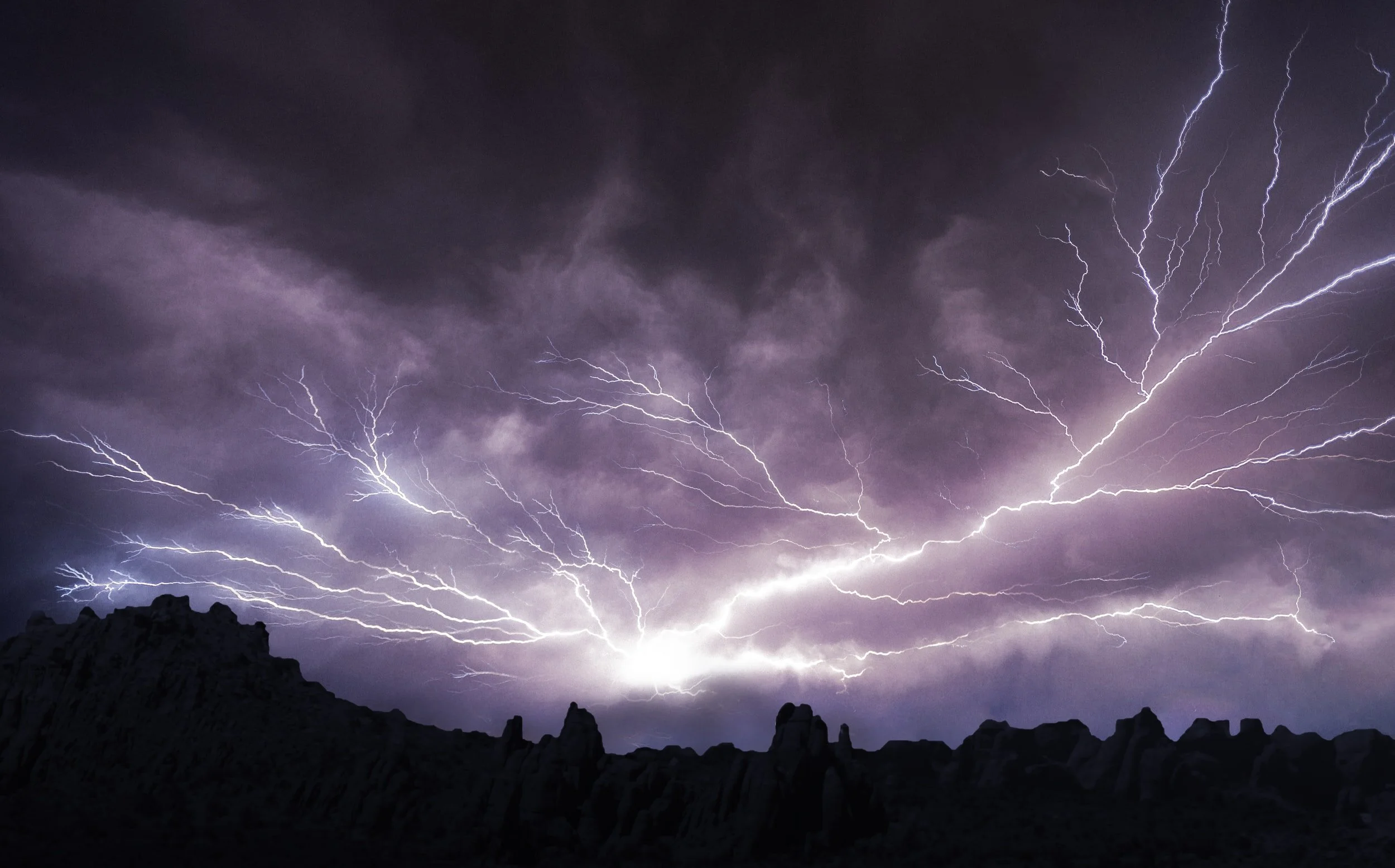 Weather warnings for thunderstorms this weekend with many places to see heavy showers &amp; flooding