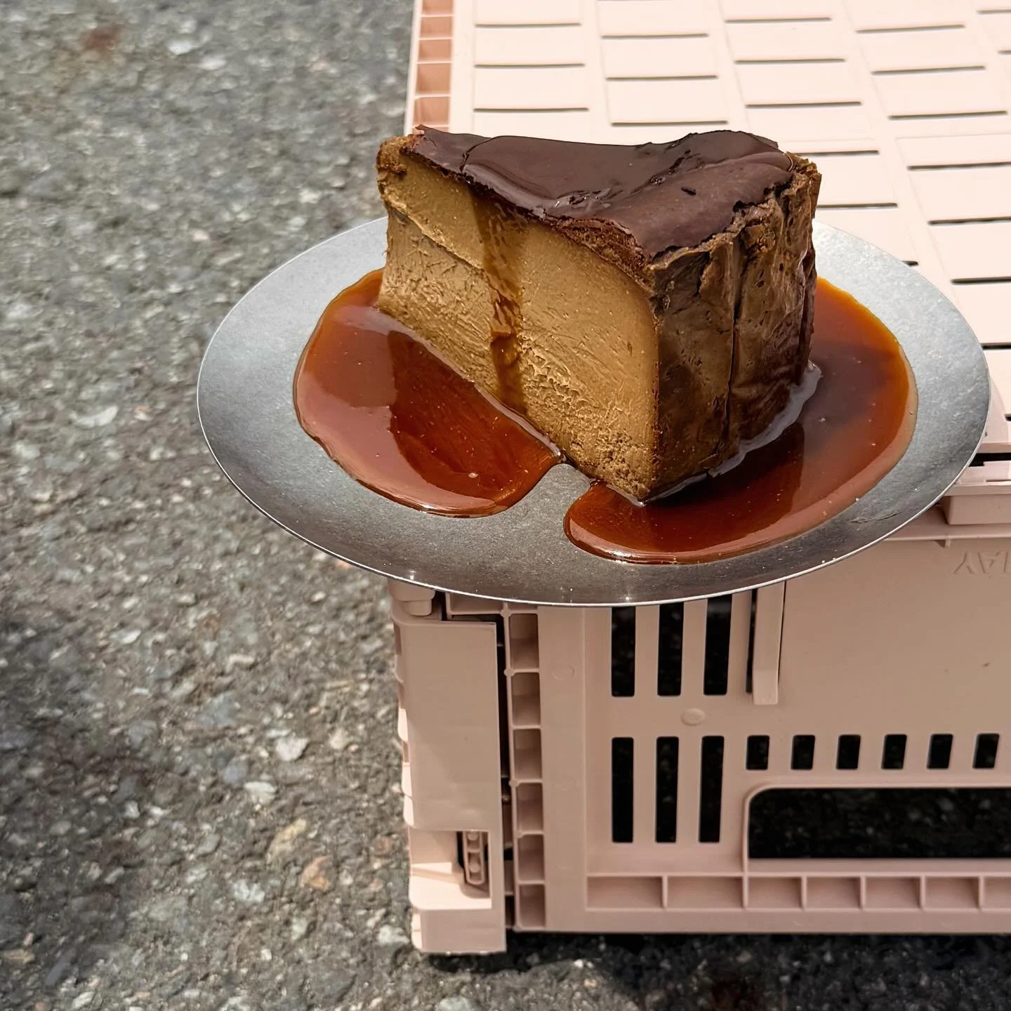 This week&rsquo;s highlights 

1 + 2. GF Hojicha basque cheesecake w/ miso caramel.
Hojicha is roasted green tea and has a nutty, earthy flavour. Combined with the miso caramel it&rsquo;s slightly sweet, slightly savoury, really good 👍🏼 

Warm the 