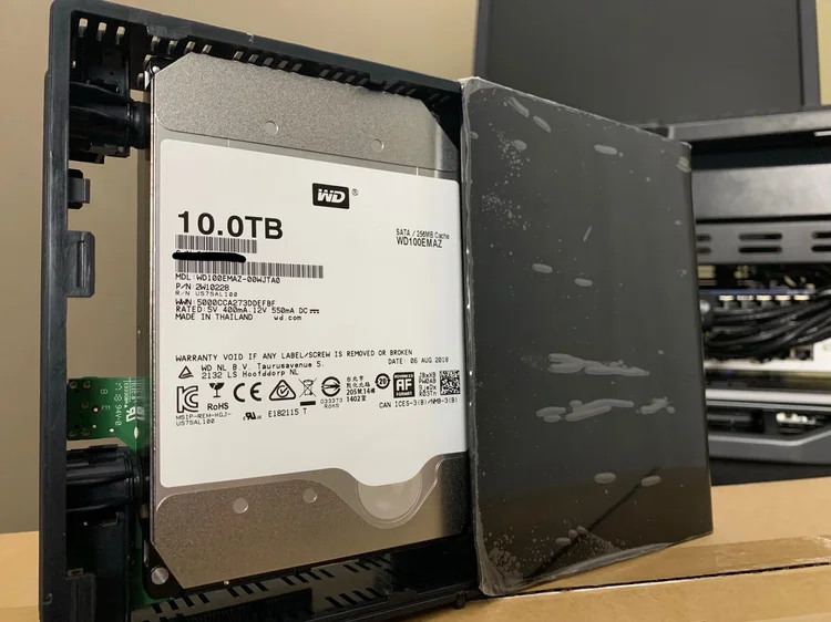 What Hard Drive is in a Western Digital 10TB EasyStore — SPX