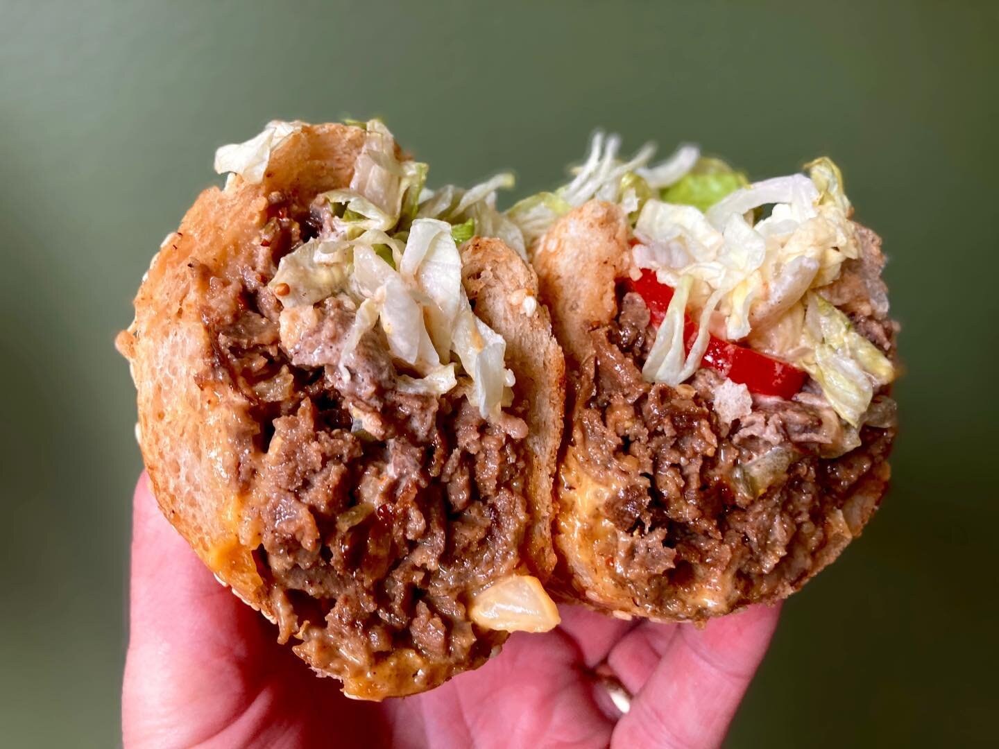 New cheesesteak has hit the menu - say hello to McSteak! All the classic burger flavors, but in a cheesesteak. This is sandwich comfort food at its finest. We're lovin&rsquo; it.
.
Sandwich deets: grilled steak, grilled onion, American cheese, pickle
