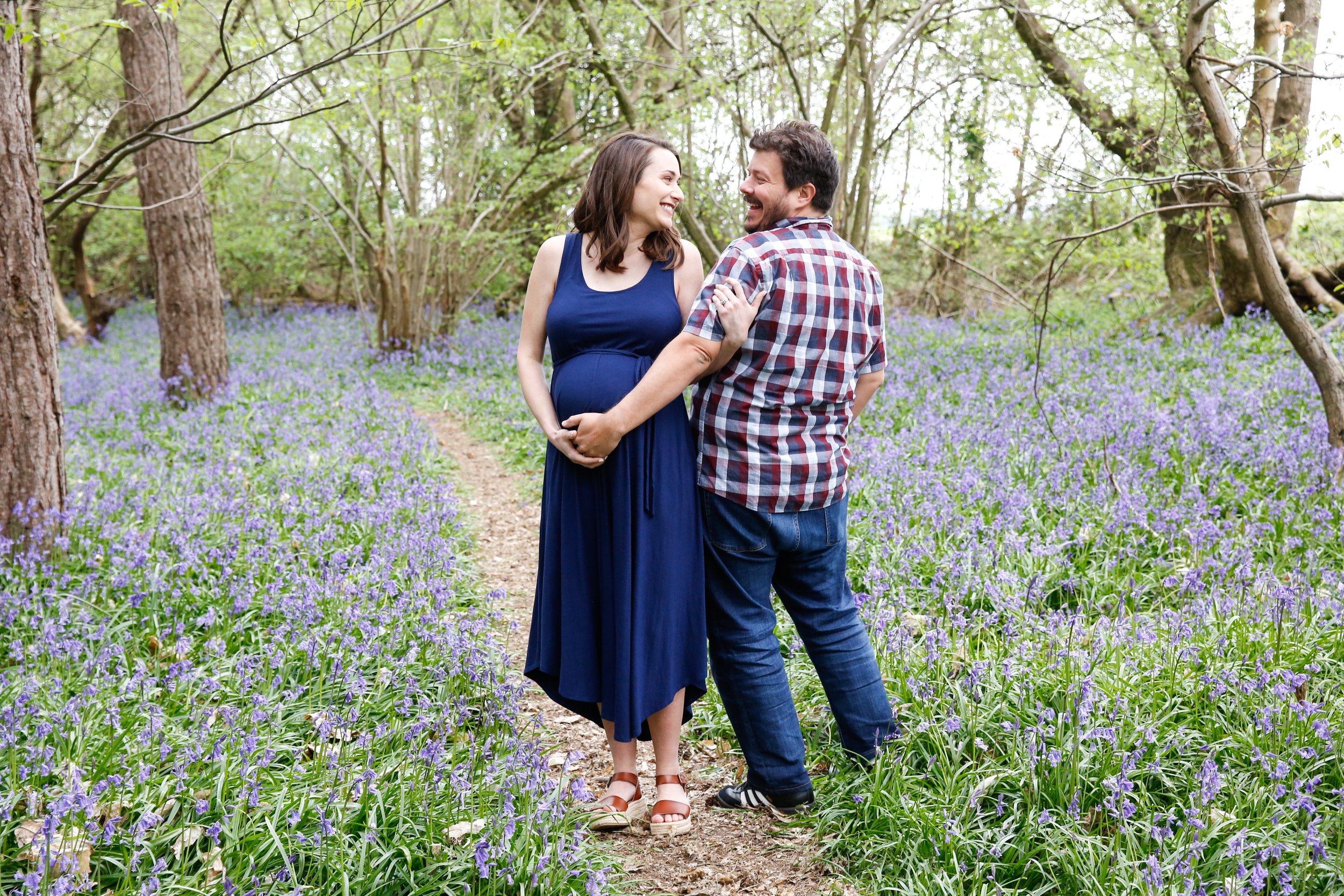 Maternity photo shoot in Berkshire | Bluebell pregnancy photos with Sarah & Bob90 choice .JPG