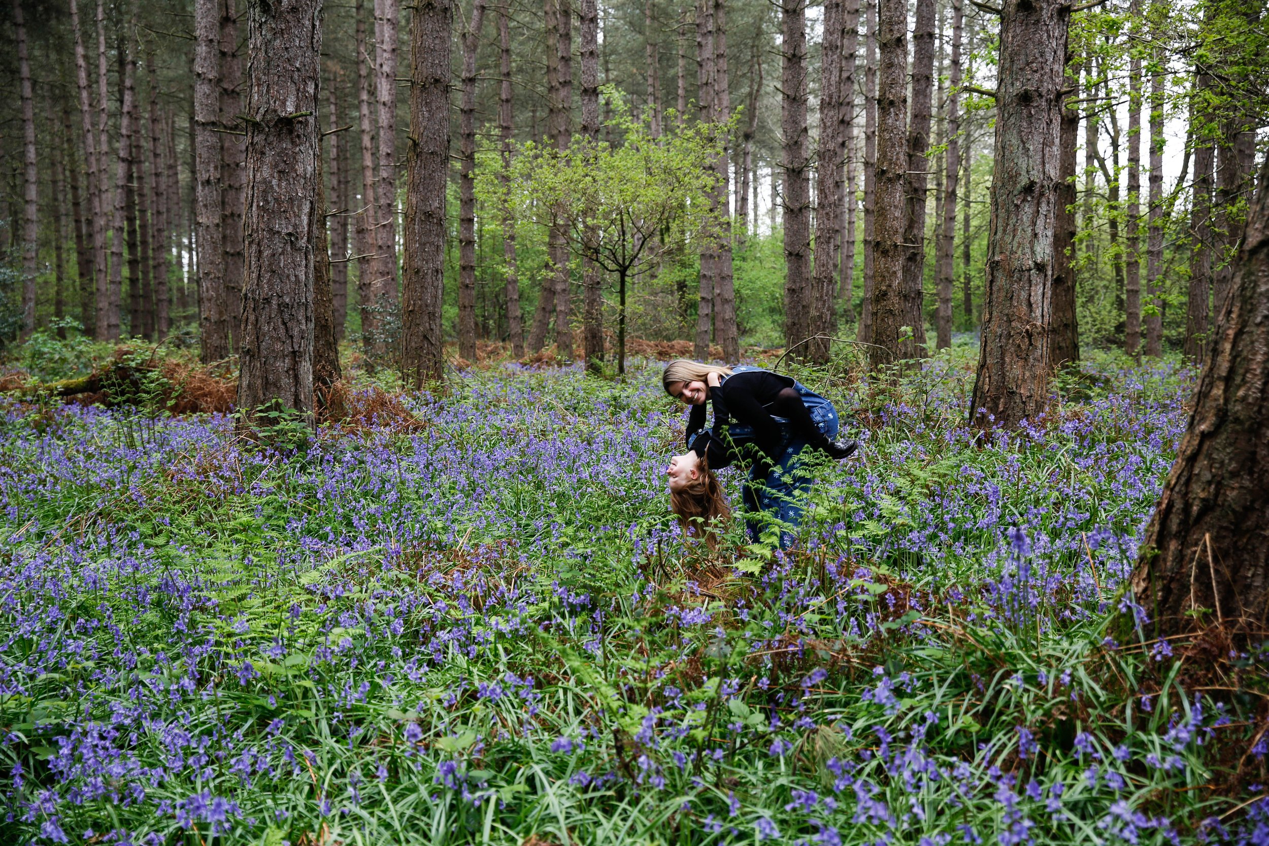 MUM AND DAUGHTER PHOTO SHOOT IN THE BLUEBELLS | BERKSHIRE PORTRAIT SHOOTS03 choice .JPG