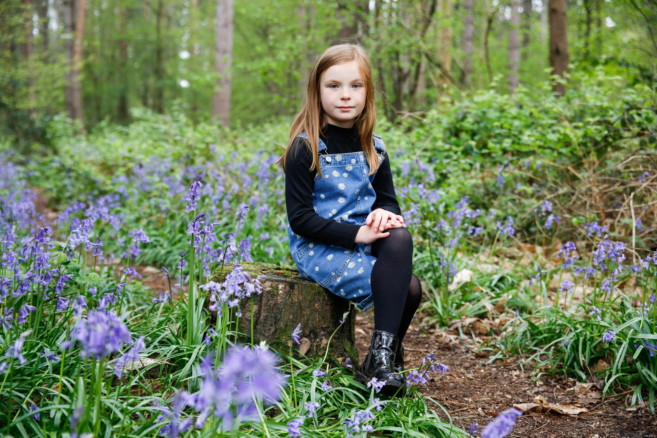 MUM AND DAUGHTER PHOTO SHOOT IN THE BLUEBELLS | BERKSHIRE PORTRAIT SHOOTS08 choice .JPG