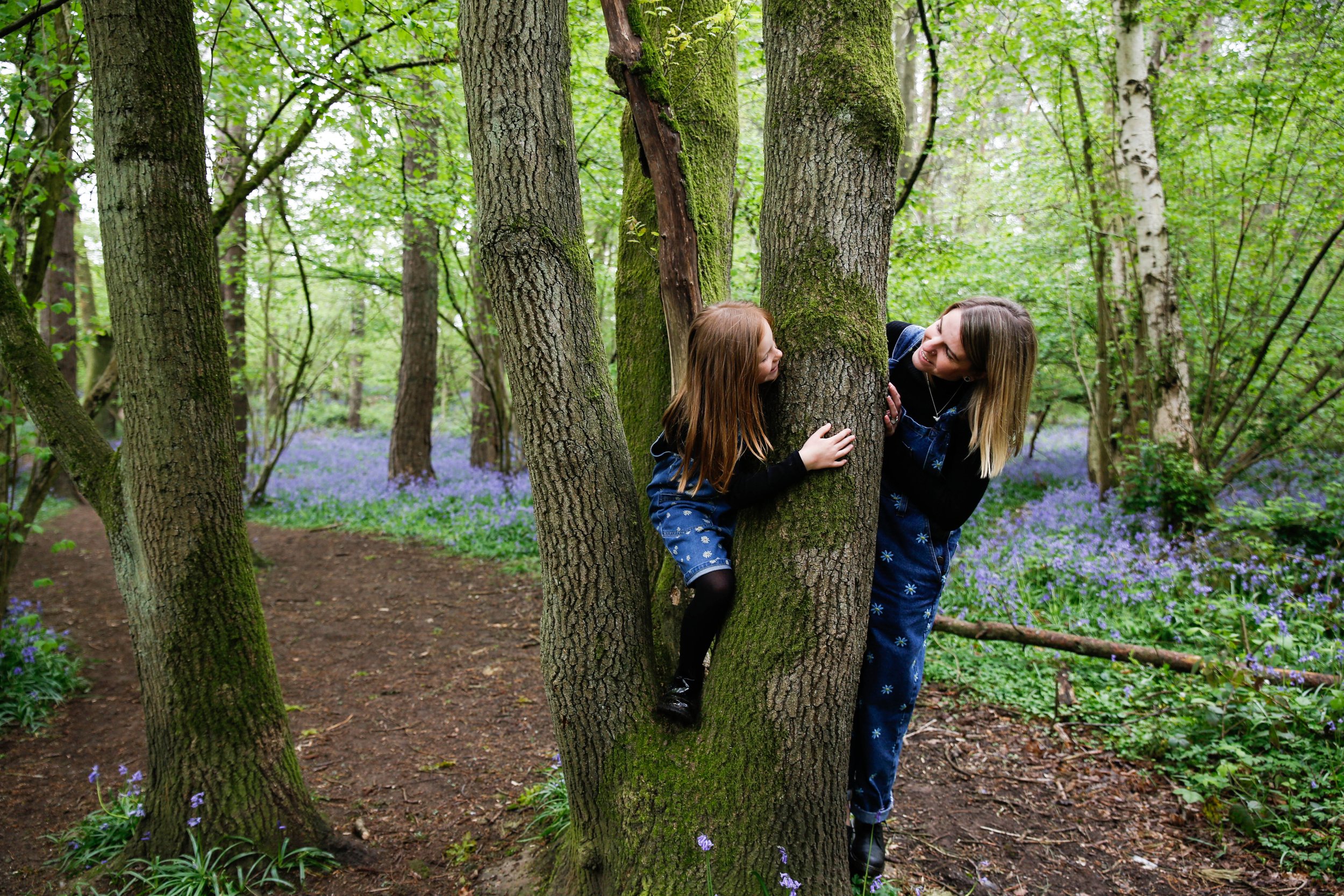 MUM AND DAUGHTER PHOTO SHOOT IN THE BLUEBELLS | BERKSHIRE PORTRAIT SHOOTS12 choice .JPG