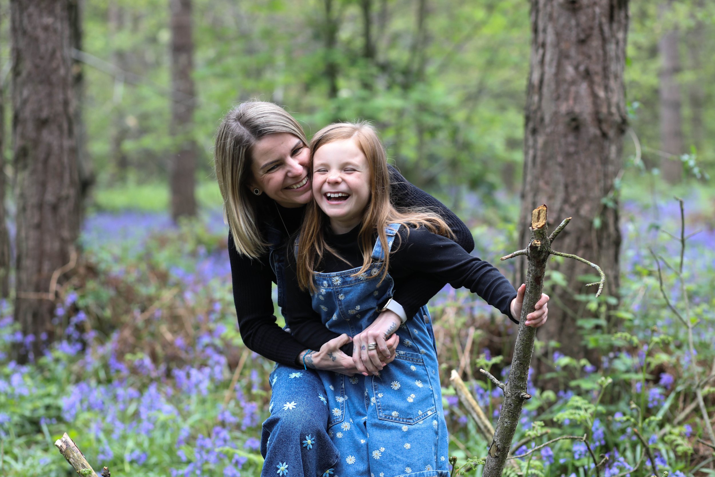 MUM AND DAUGHTER PHOTO SHOOT IN THE BLUEBELLS | BERKSHIRE PORTRAIT SHOOTS29 choice .JPG