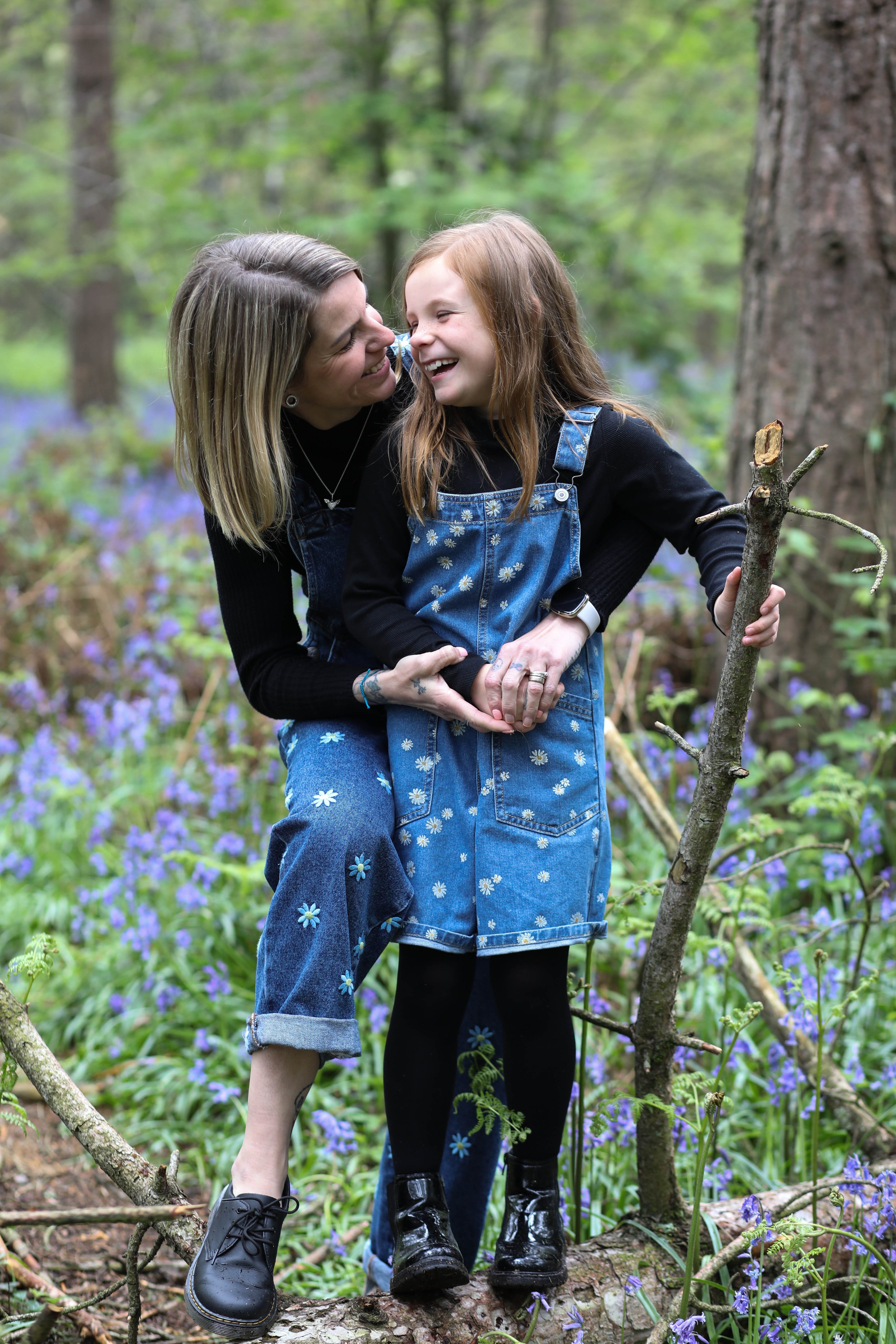 MUM AND DAUGHTER PHOTO SHOOT IN THE BLUEBELLS | BERKSHIRE PORTRAIT SHOOTS31 choice .JPG