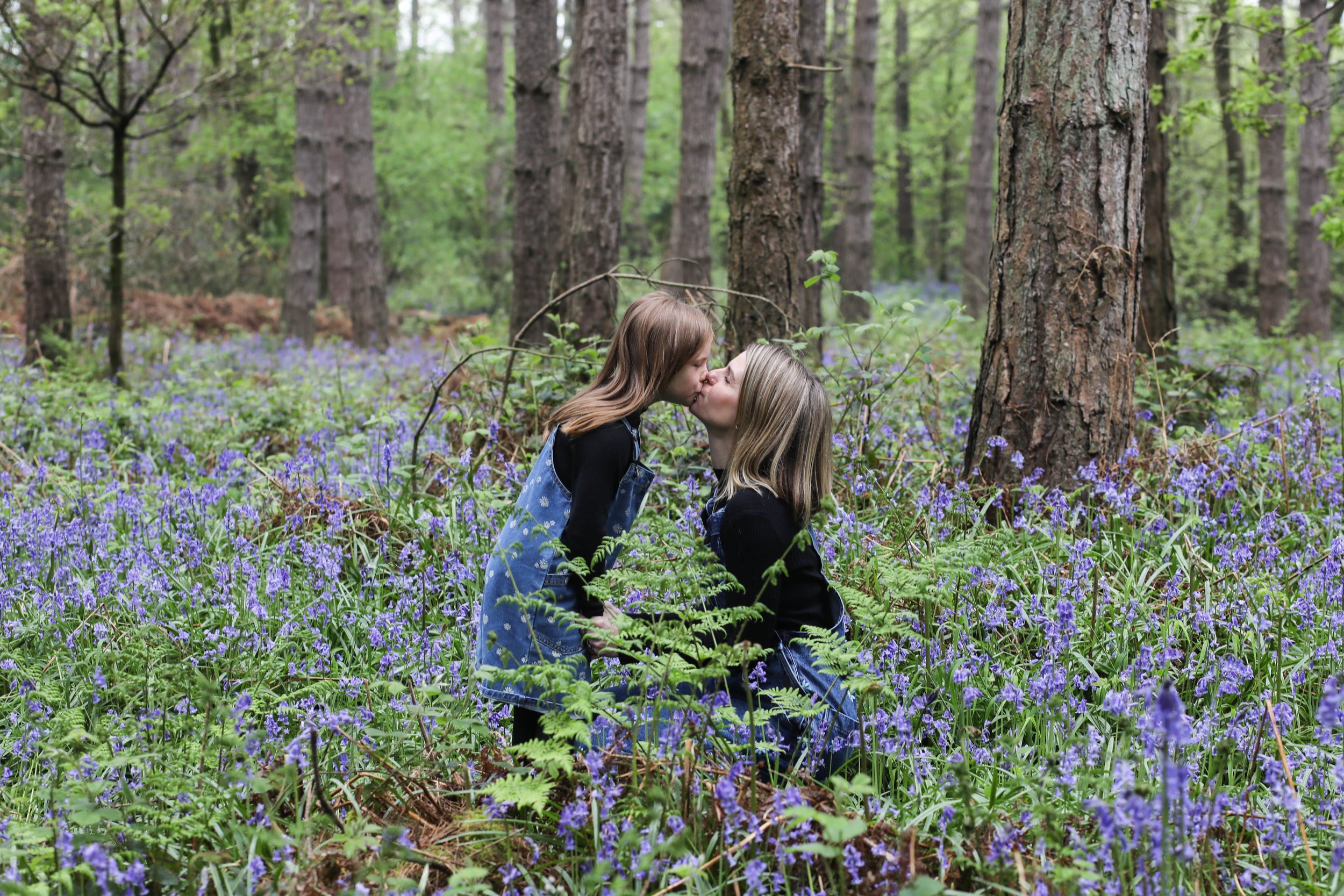 MUM AND DAUGHTER PHOTO SHOOT IN THE BLUEBELLS | BERKSHIRE PORTRAIT SHOOTS33 choice .JPG