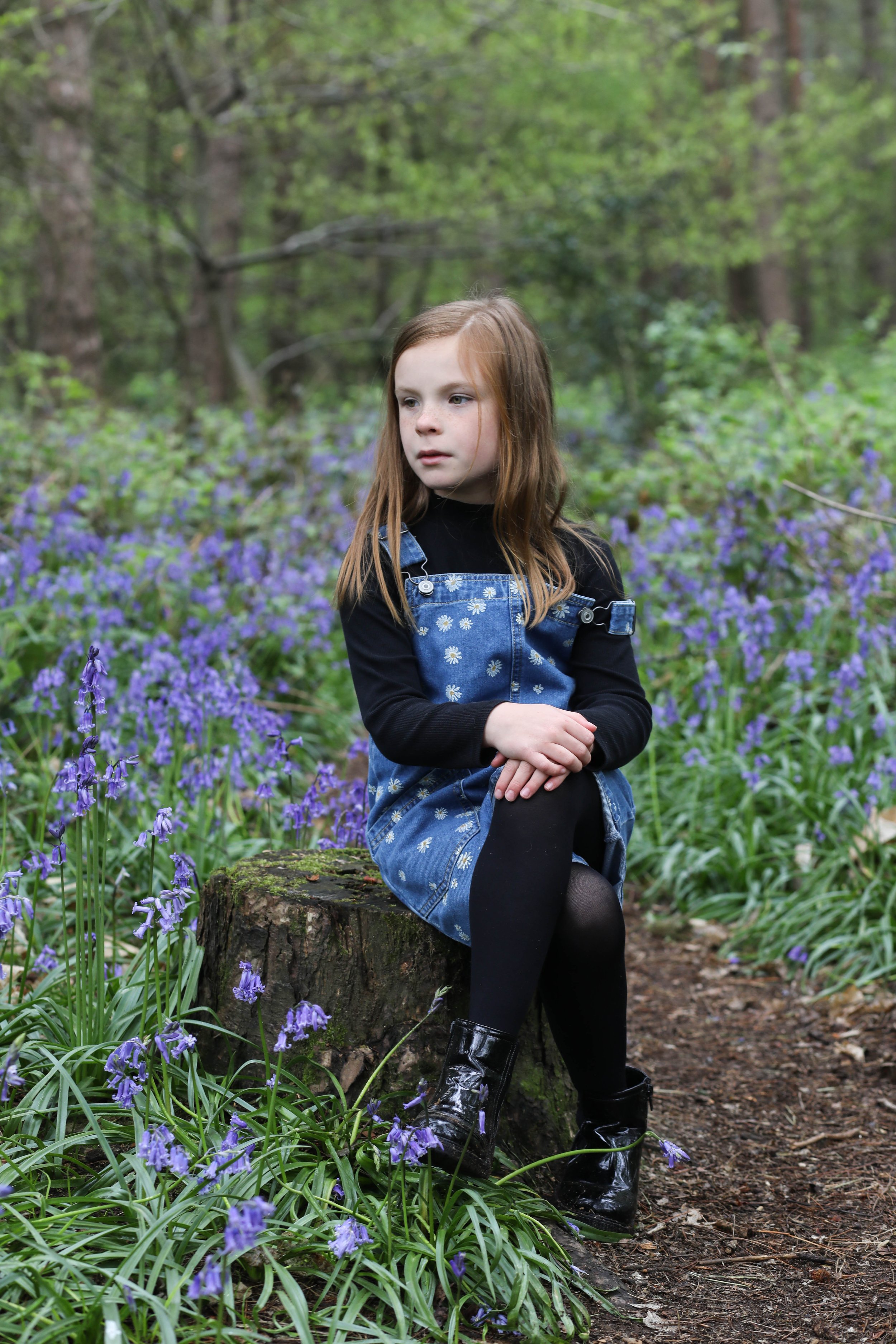 MUM AND DAUGHTER PHOTO SHOOT IN THE BLUEBELLS | BERKSHIRE PORTRAIT SHOOTS40 choice .JPG