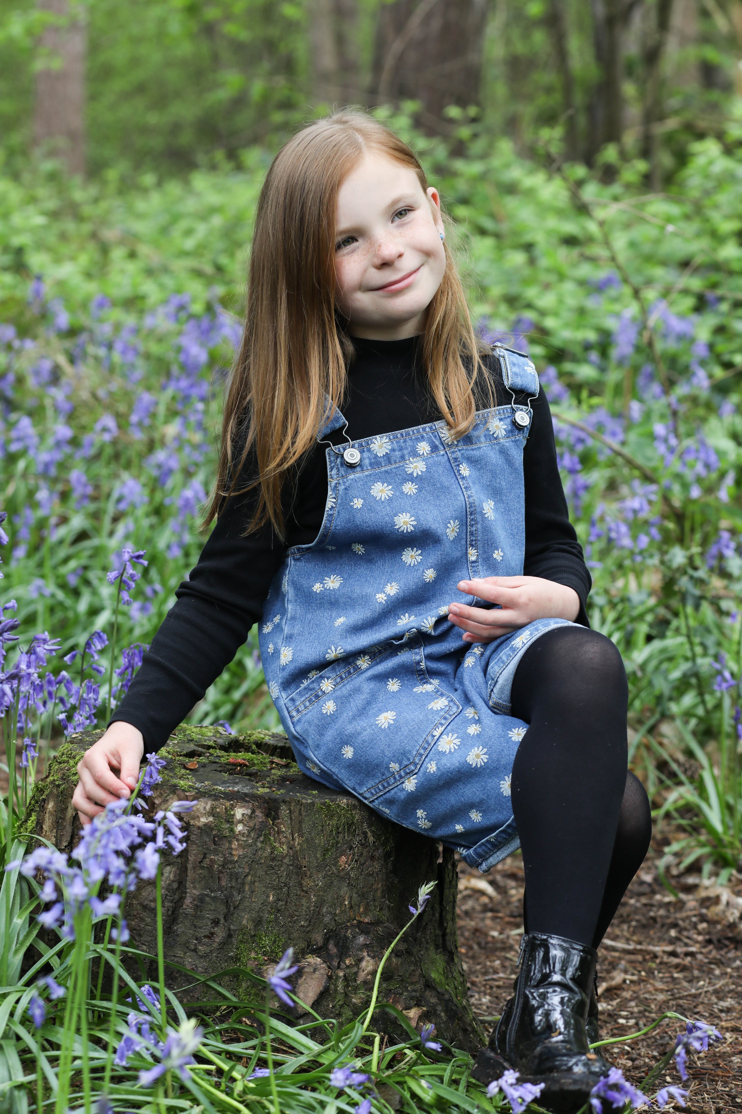 MUM AND DAUGHTER PHOTO SHOOT IN THE BLUEBELLS | BERKSHIRE PORTRAIT SHOOTS42 choice .JPG