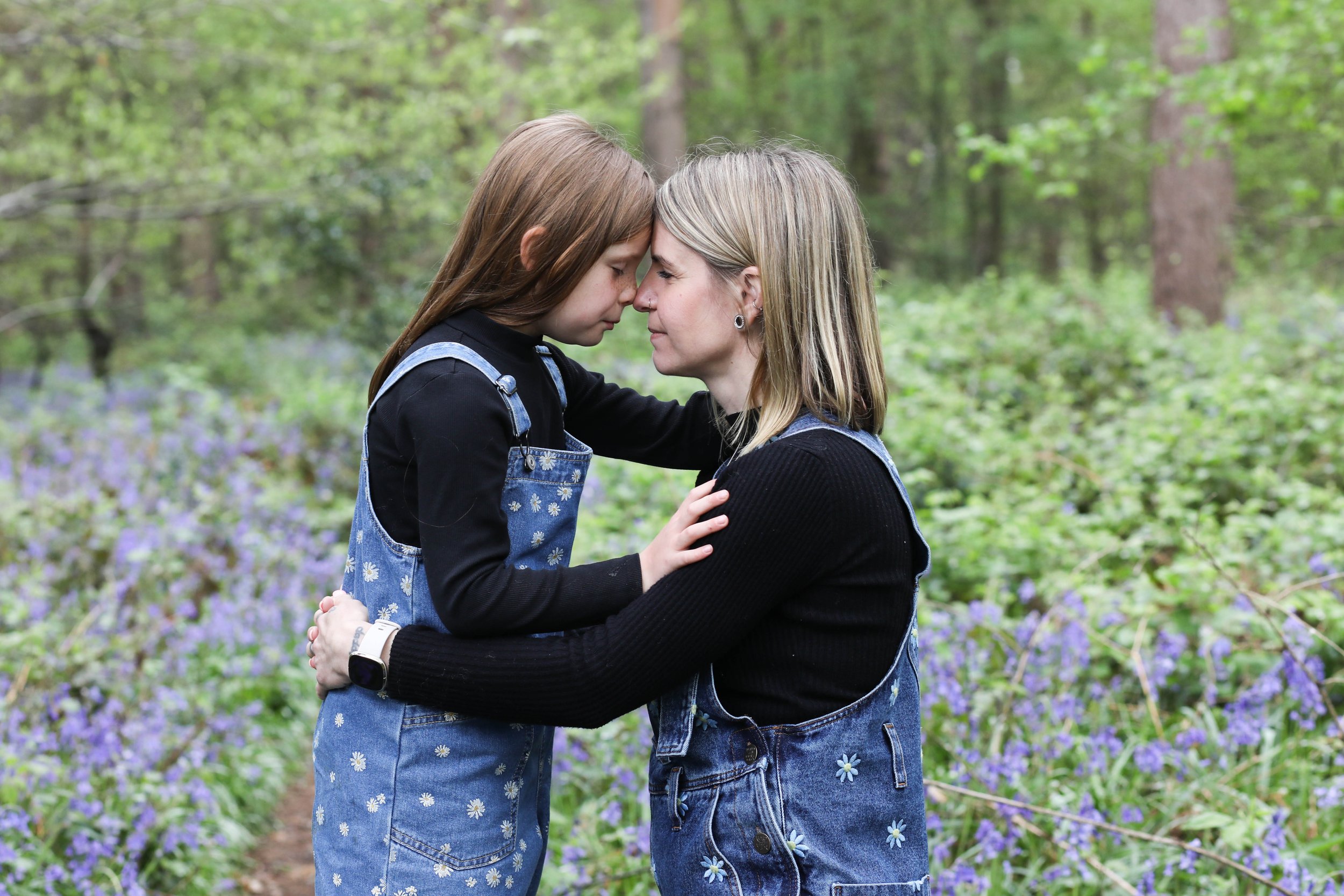 MUM AND DAUGHTER PHOTO SHOOT IN THE BLUEBELLS | BERKSHIRE PORTRAIT SHOOTS46 choice .JPG