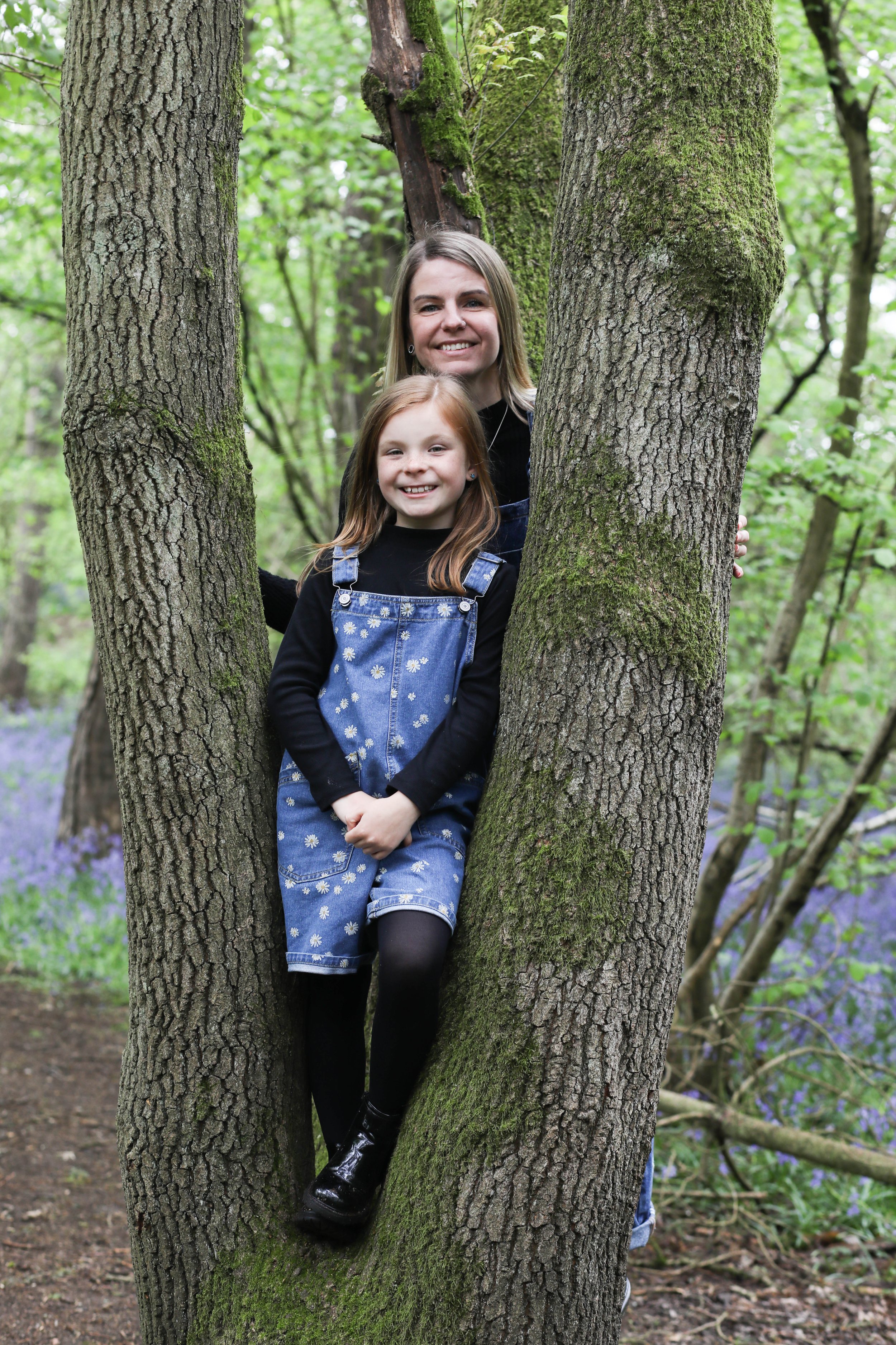 MUM AND DAUGHTER PHOTO SHOOT IN THE BLUEBELLS | BERKSHIRE PORTRAIT SHOOTS48 choice .JPG
