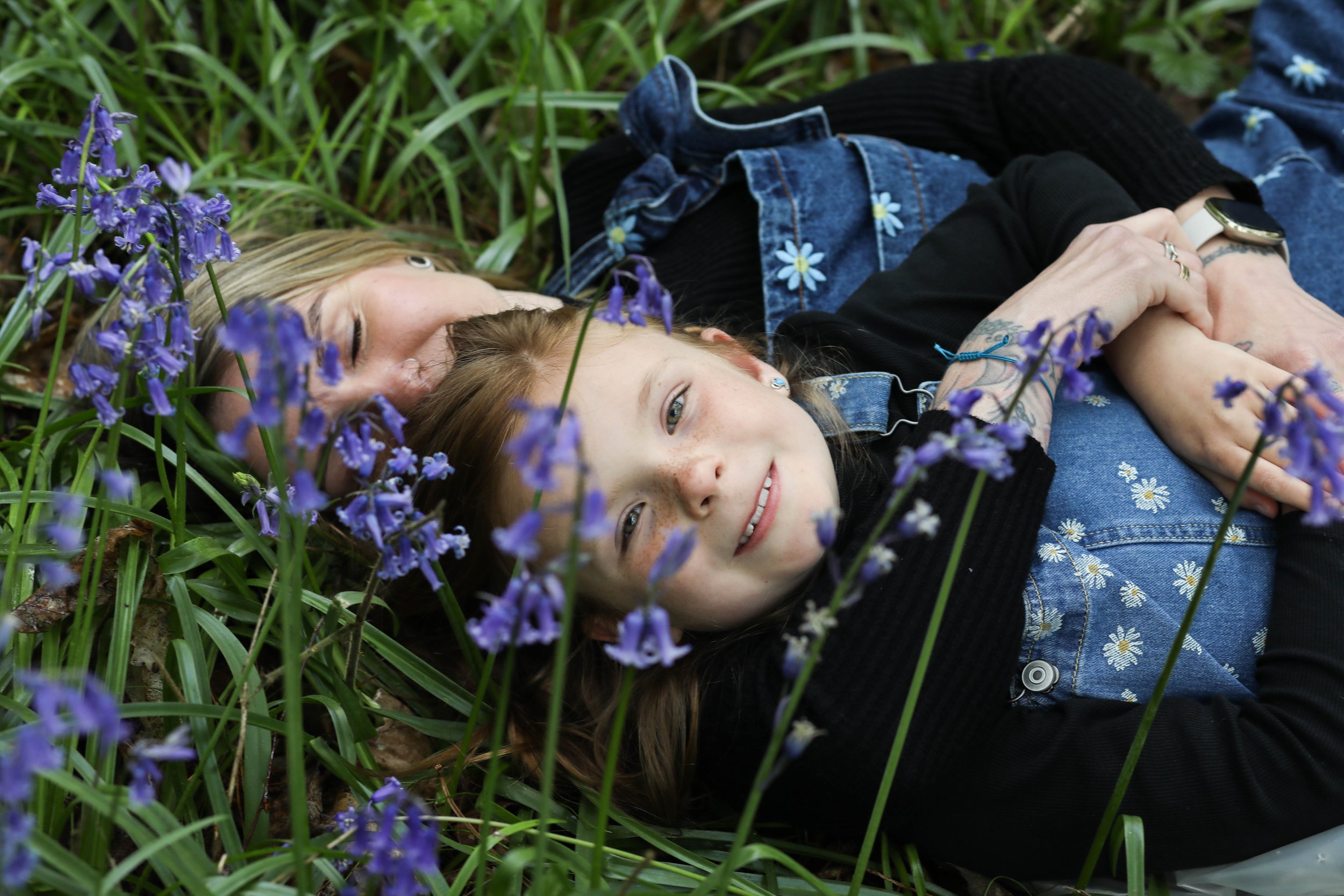 MUM AND DAUGHTER PHOTO SHOOT IN THE BLUEBELLS | BERKSHIRE PORTRAIT SHOOTS53 choice .JPG