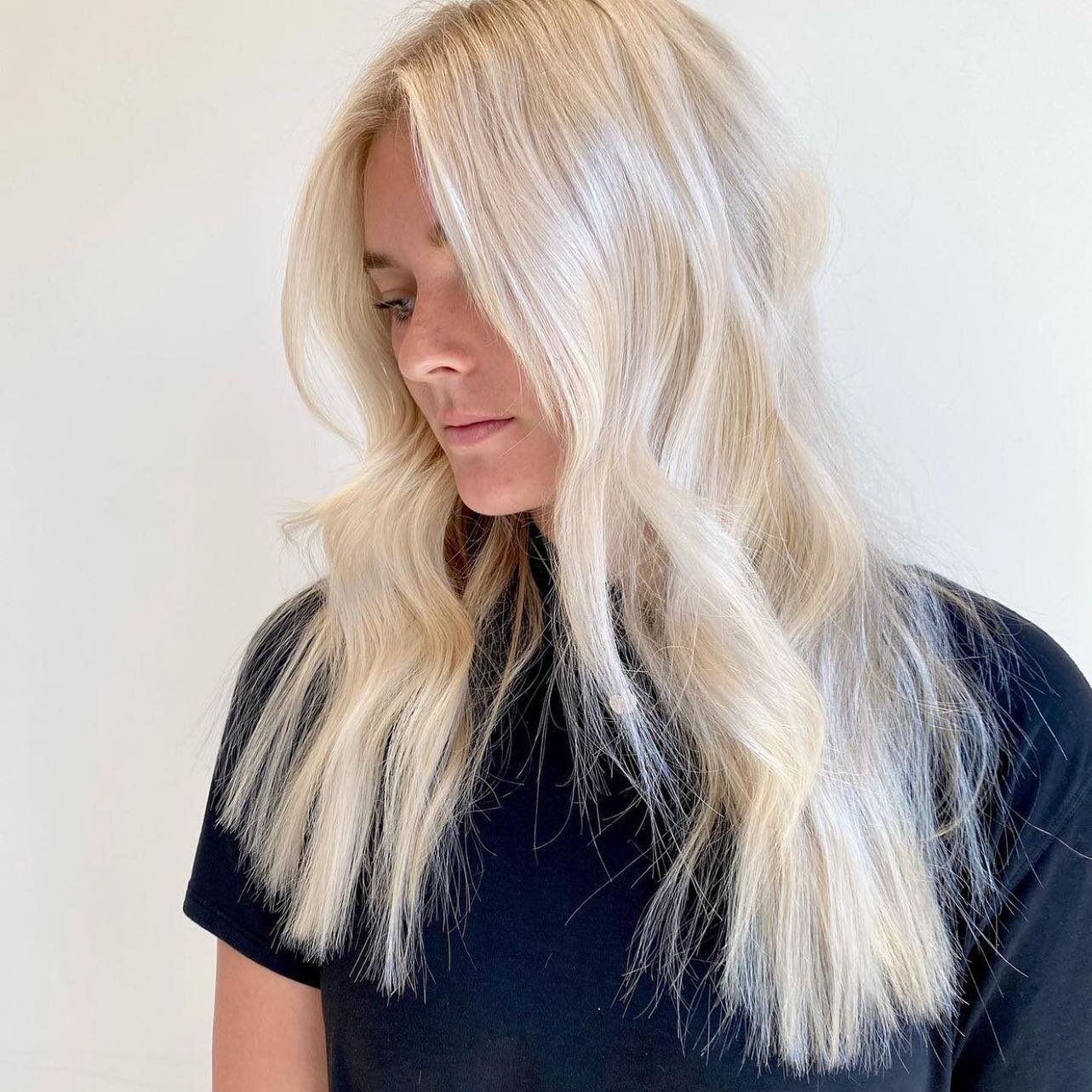 Nothing like leaving the salon with a fresh colour 🙌🏼 

@janeen.hair always goes above and beyond for her clients and we&rsquo;re SO lucky to have her on our team🤍

Use the link in @ariandblair bio to book with janeen or any of our other talented 