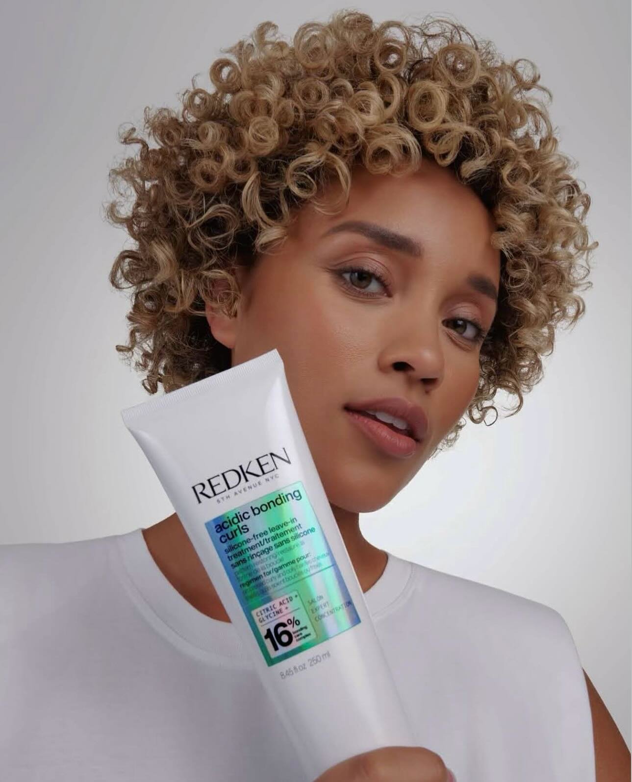 Curly girls, have you tried our Redken’s acidic bonding curl line?!
@redken’s original acidic bonding concentrate formula has been a long-time favourite for both our clients + stylists!
The luxurious formula
▪️strengths all types of d