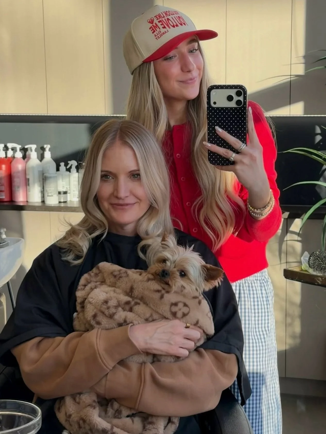 We love visits from our vip clients 💛

Yyc salon | yyc hairstylist | yyc women | yyc beauty | yyc hair | yyc balayage | yyc blonde