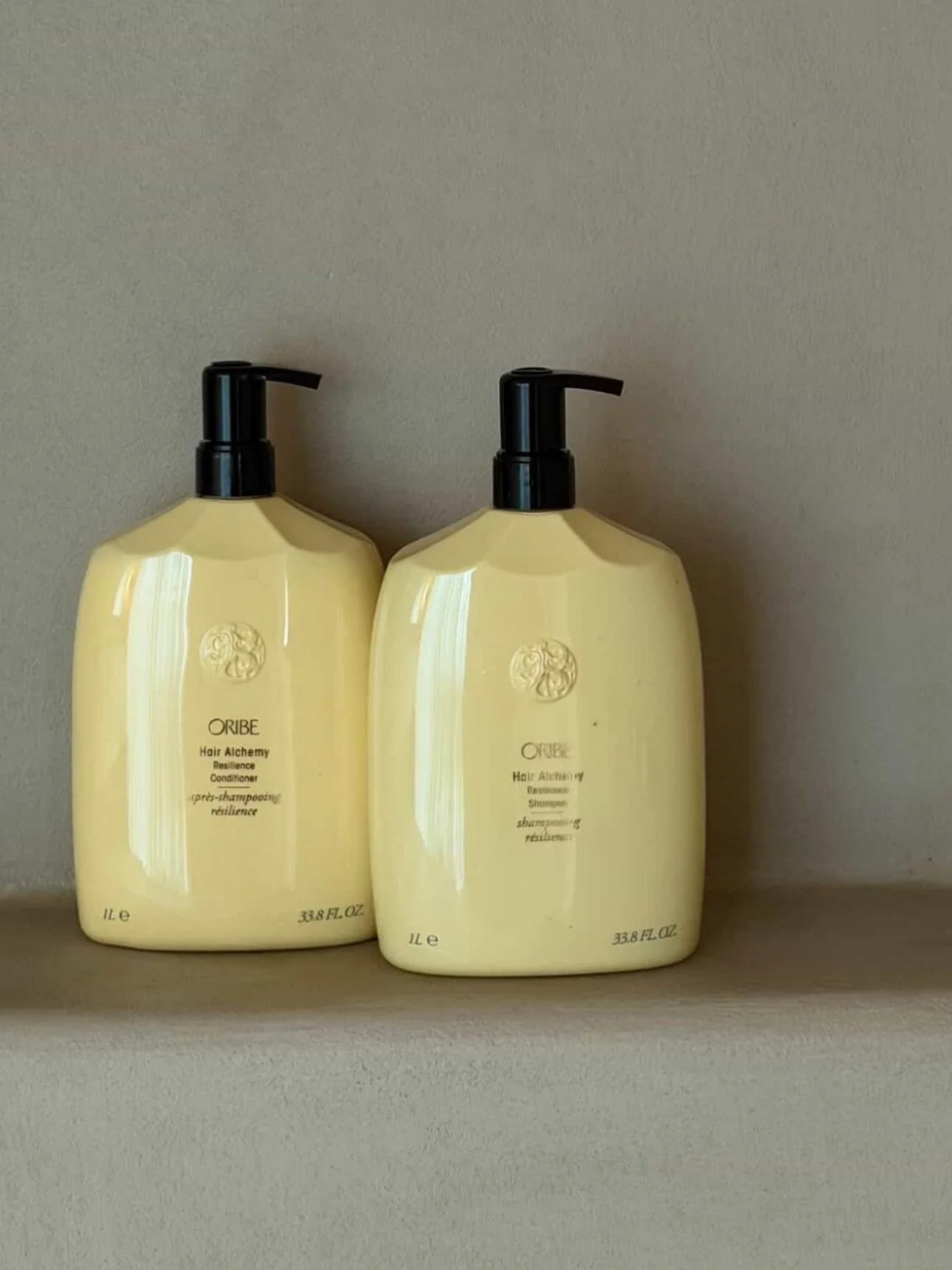 We love hyaluronic acid in our skincare, but did
you know your hair benefits from it too? 

The Hair Alchemy series by @oribe features a hyaluronic acid complex to nourish each hair&rsquo;s inner structure + create a veil around the cuticle (outermos