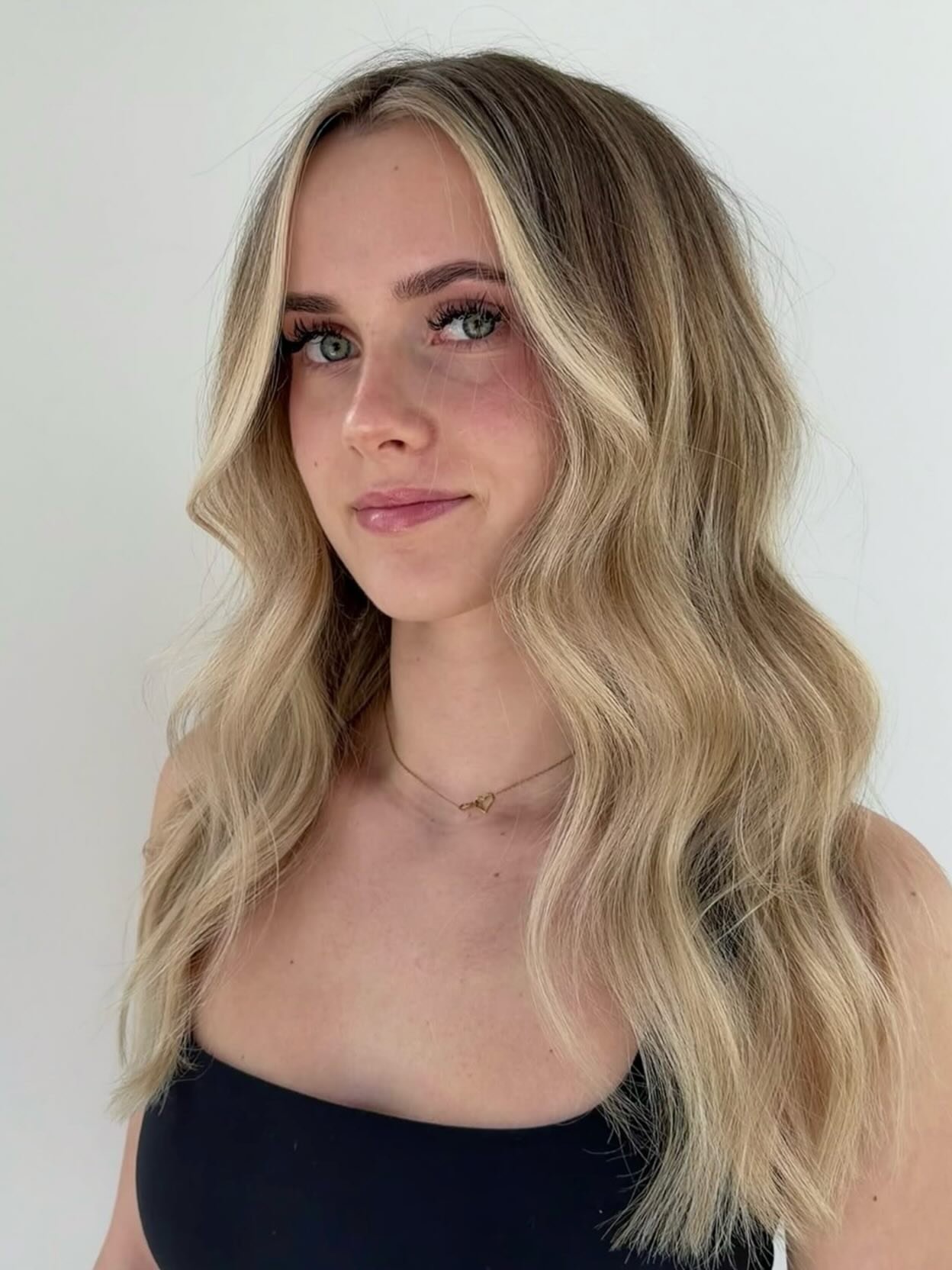 A moment for Sofia&rsquo;s recent blondeing + extension transformations 🩷 How talented is our girl?!!

YYC salon | yyc hairstylist | yyc women | yyc beauty | yyc hair | yyc balayage | yyc girls | hair Calgary | YYC blonde