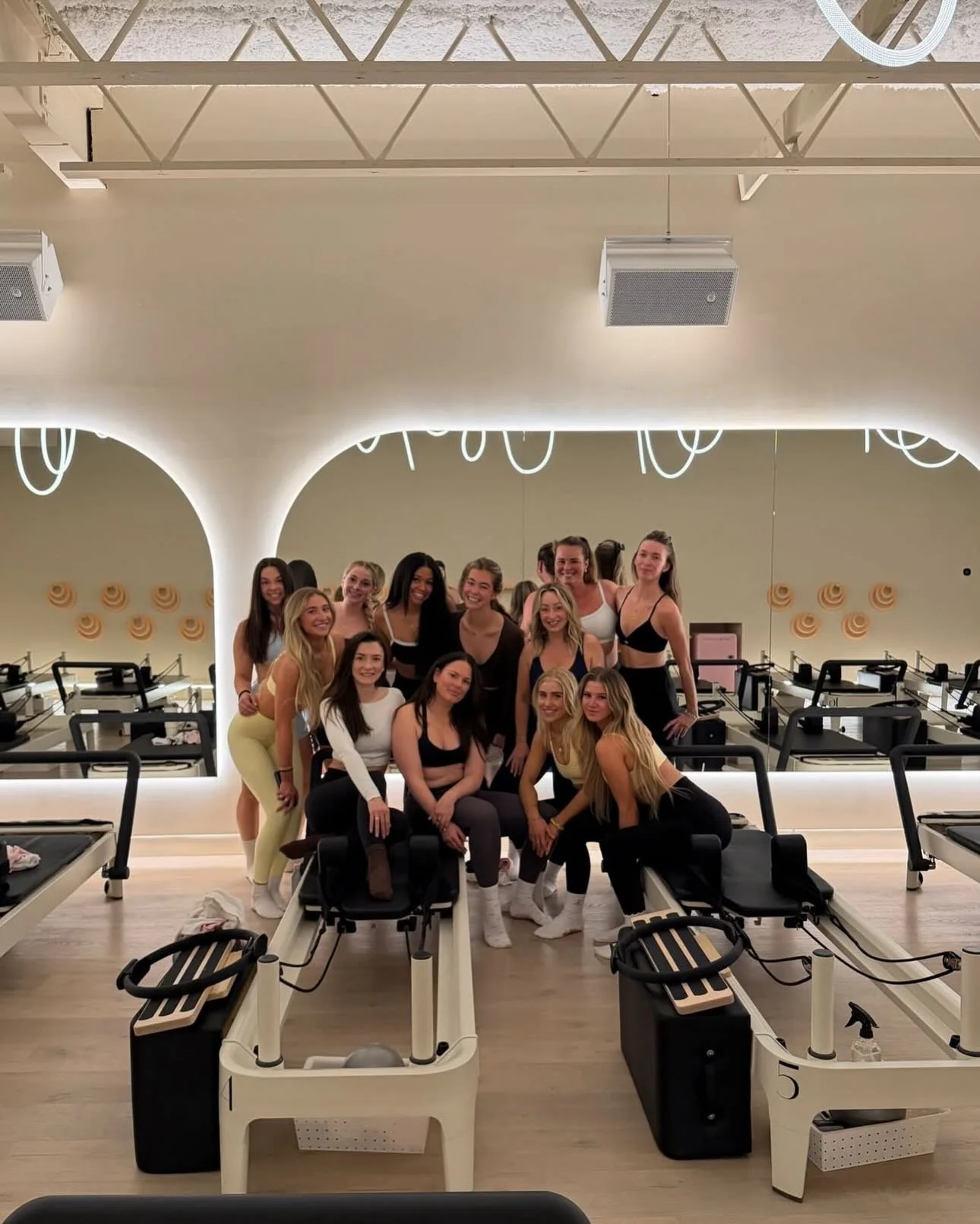 Pilates with the girls and a hair appointment is the best kind of therapy 🤍

YYC salon | yyc hairstylist | yyc women | yyc beauty | yyc hair | yyc balayage | yyc girls | hair Calgary | YYC balayage | YYC extensions