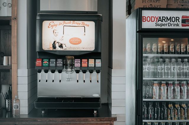 Do you enjoy something cool and refreshing on the side of your Pi? Pi Craft offers local cane sugar soda that you can feel good pairing with your pizza. 🥤