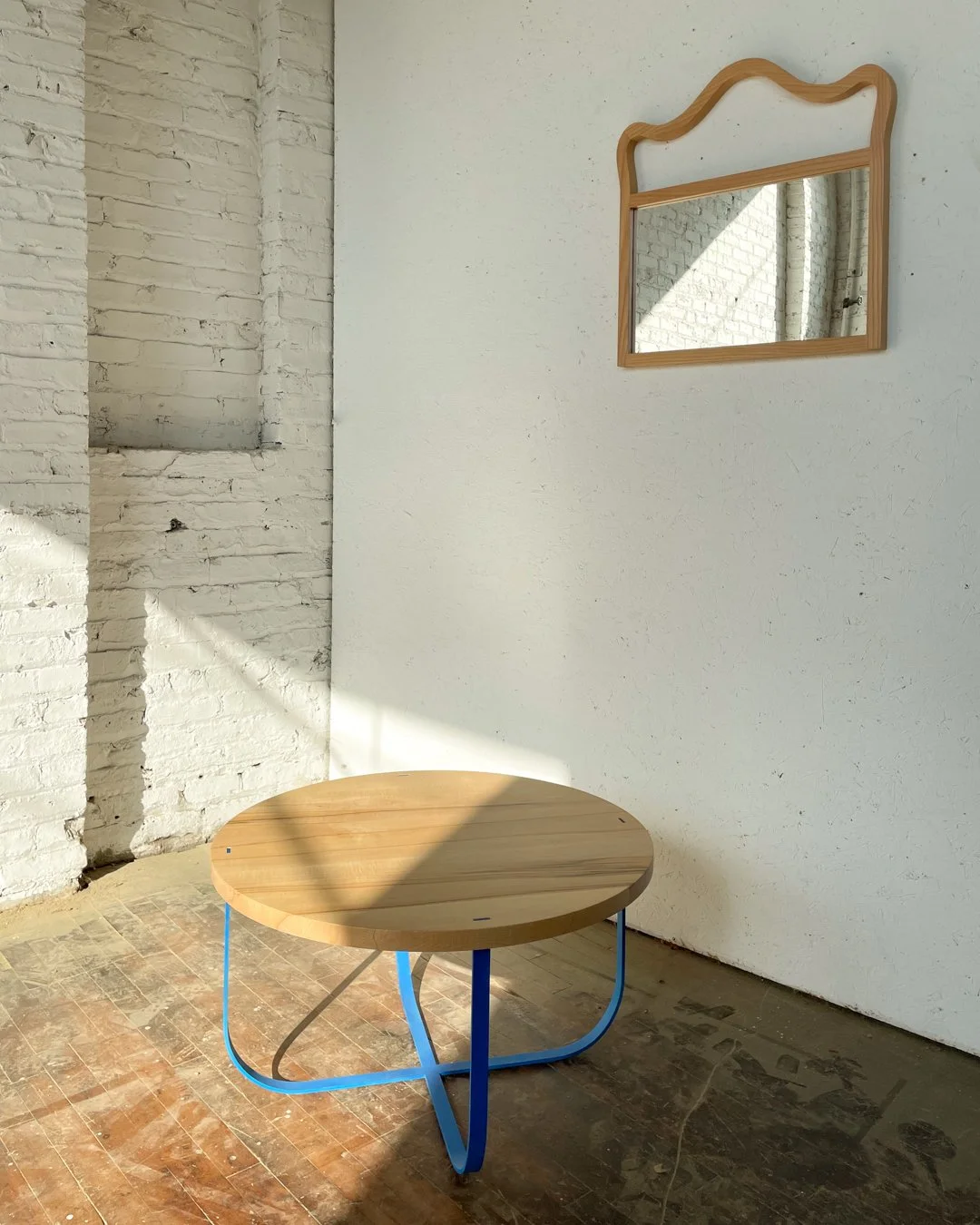 round low table-1.jpg