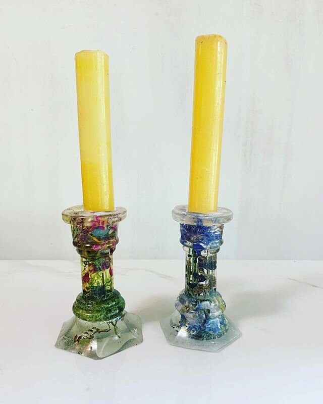 Next new resin flower item to hit the scene... candle stick holders! I love how these came out especially the blue. The green one has moss which I thought could be a fun table vibe :) perfect for your next dinner party, now I might have to bring back