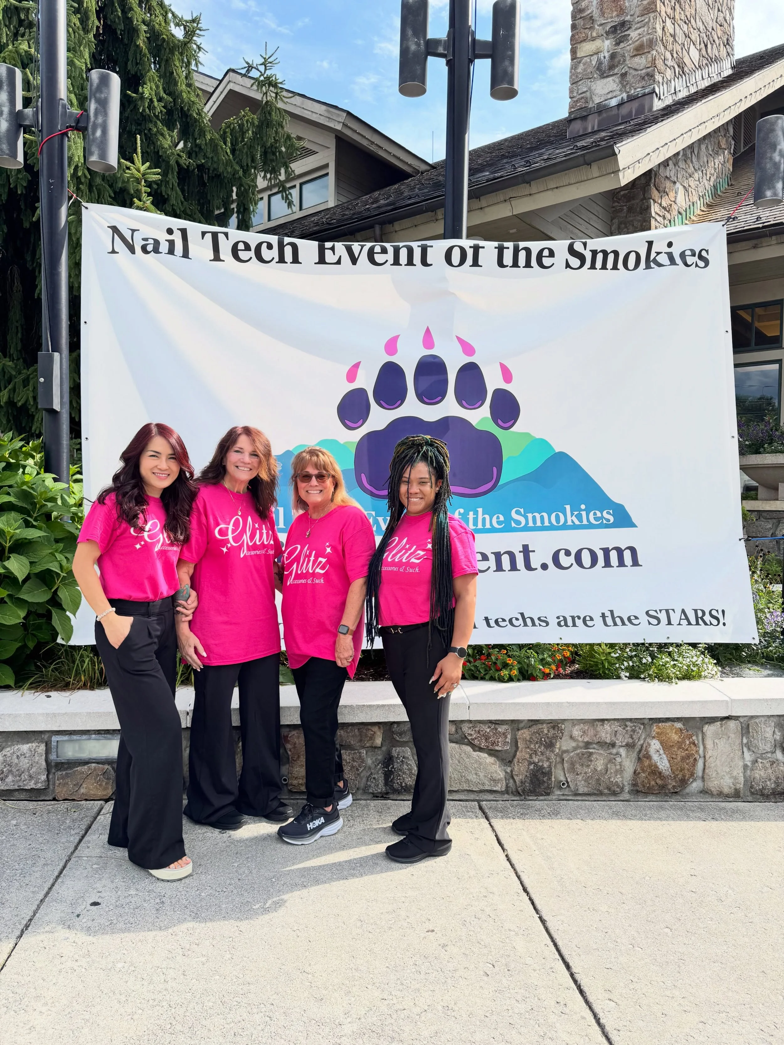 💖 THANK YOU, GATLINBURG! 💖

What an unforgettable weekend at the Nail Tech Event Of The Smokies in Gatlinburg, TN! ✨

From our hands-on education classes to the excitement at Booth #51, we are beyond grateful to everyone who stopped by, shopped wit