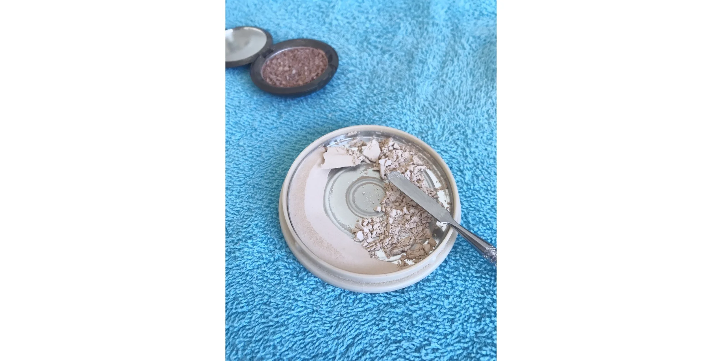 Comment réparer une poudre pressée brisée?