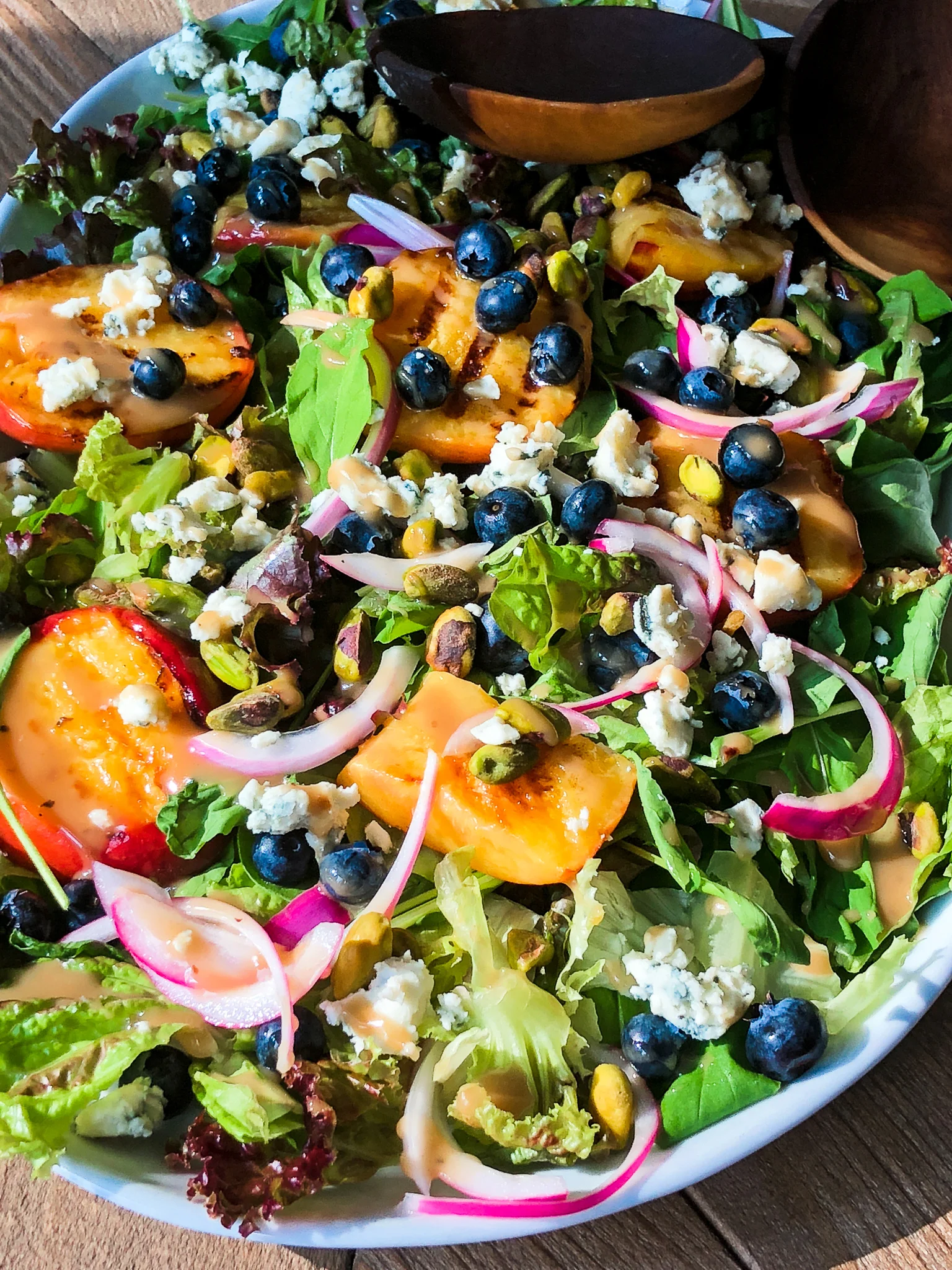 grilled peach &amp; arugula salad with white balsamic dressing