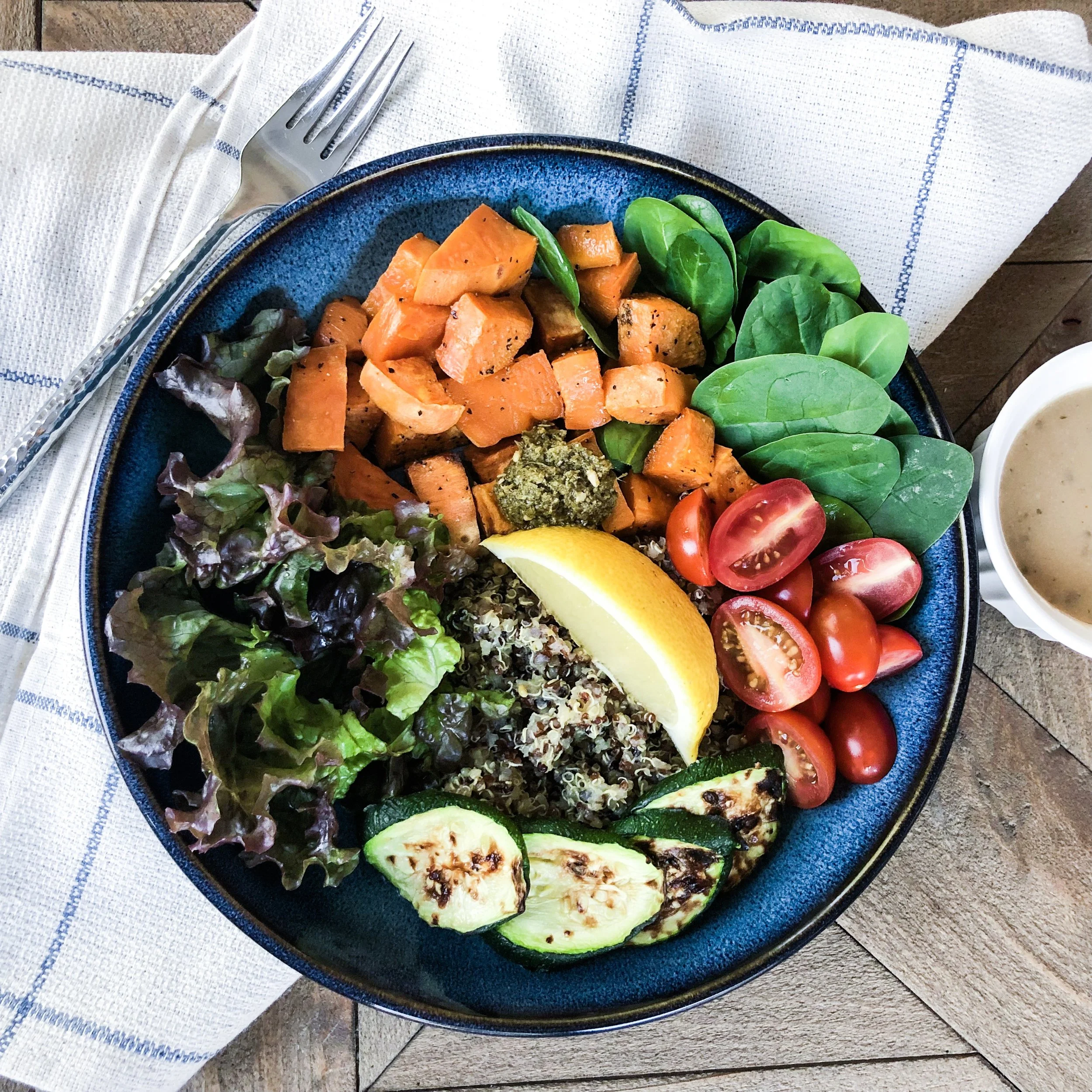 pesto quinoa salad bowls