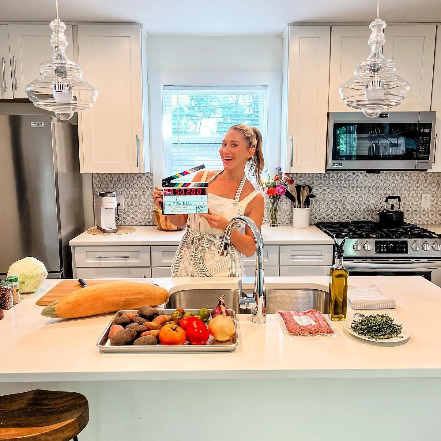 ✨ My Metropolitan Kitchen Series: COMING SOON ✨

This past week a dream of mine finally came true. A couple of years ago, I was feeling the desire to take my solo entrepreneurship further into the community. One night, an idea came to me and evolved 