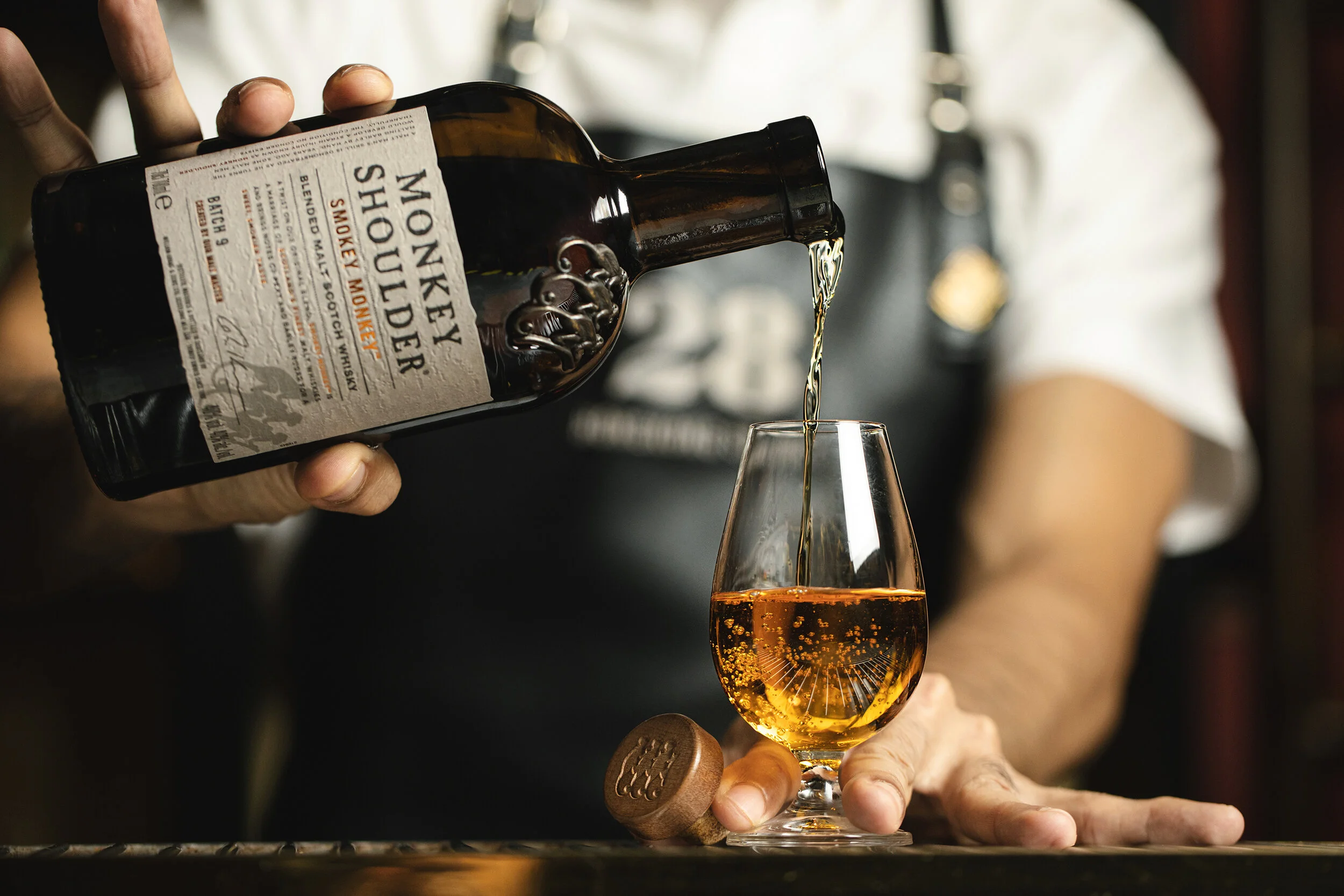 28HKS_Monkey Shoulder Pouring_2.jpg