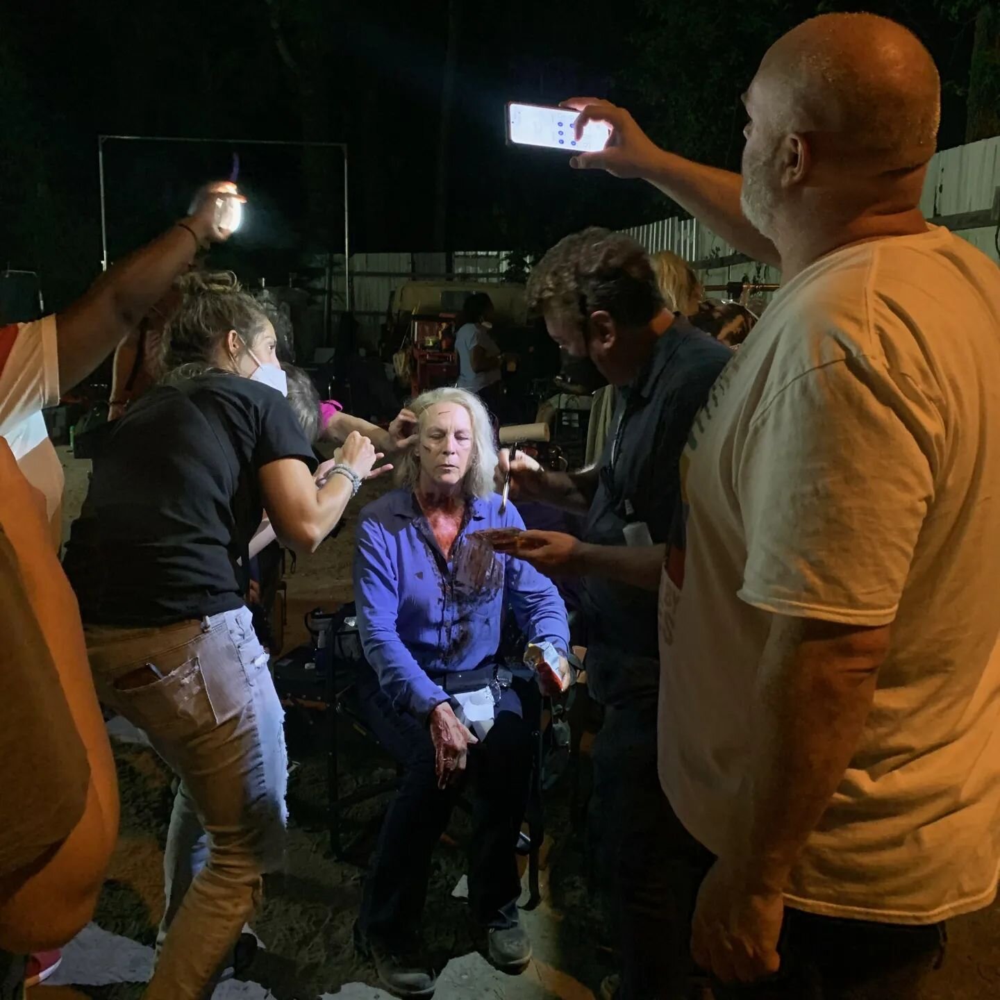 Thinking about Michael today. Missing him...and I came across this BTS of #HalloweenEnds &quot;all hands on deck!&quot; 

Here is @mikelovesnerds adding blood to the one and only @jamieleecurtis 

I'm so lucky to have known Michael and to have gotten