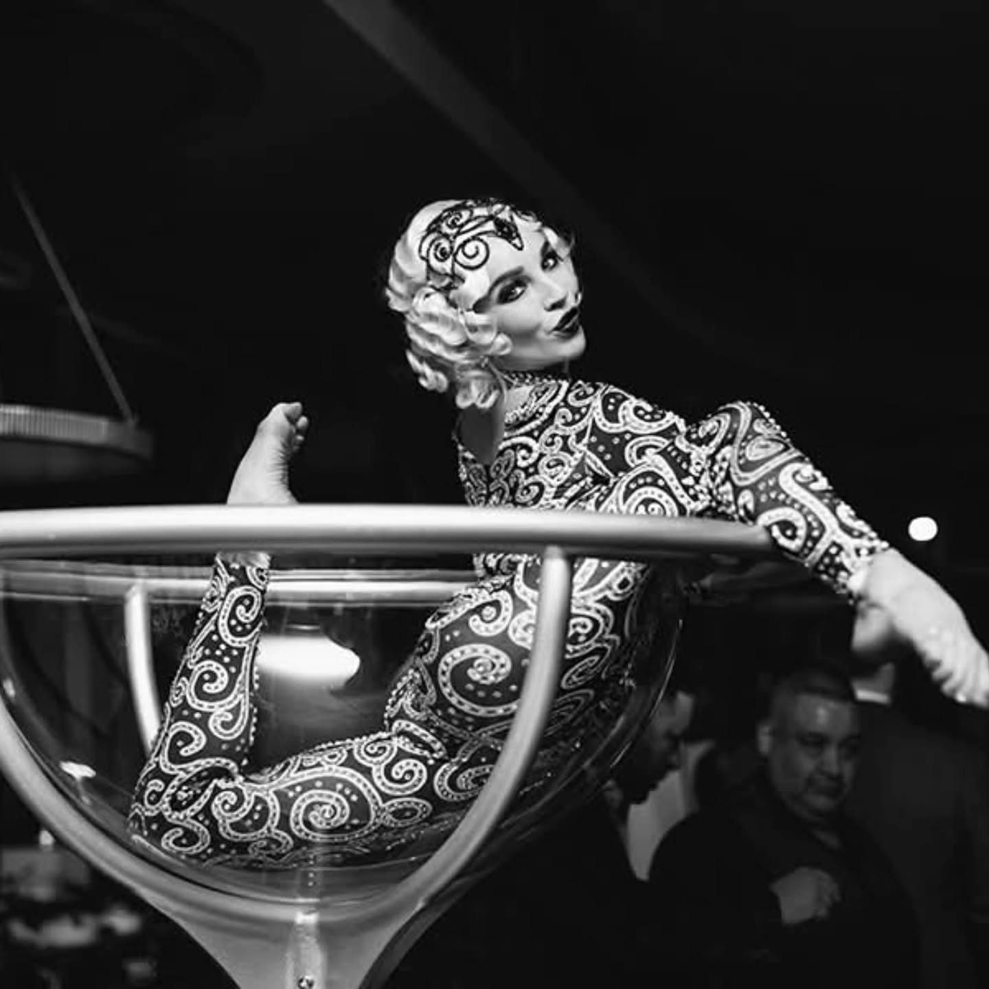 ✨Another fun one with @theoffcenteredproject
 📸 @christyparryphoto 
Makeup 💄 by me

#theoffcenteredproject #liveevents #makeup #professionalmakeup #performingarts #party #1920s