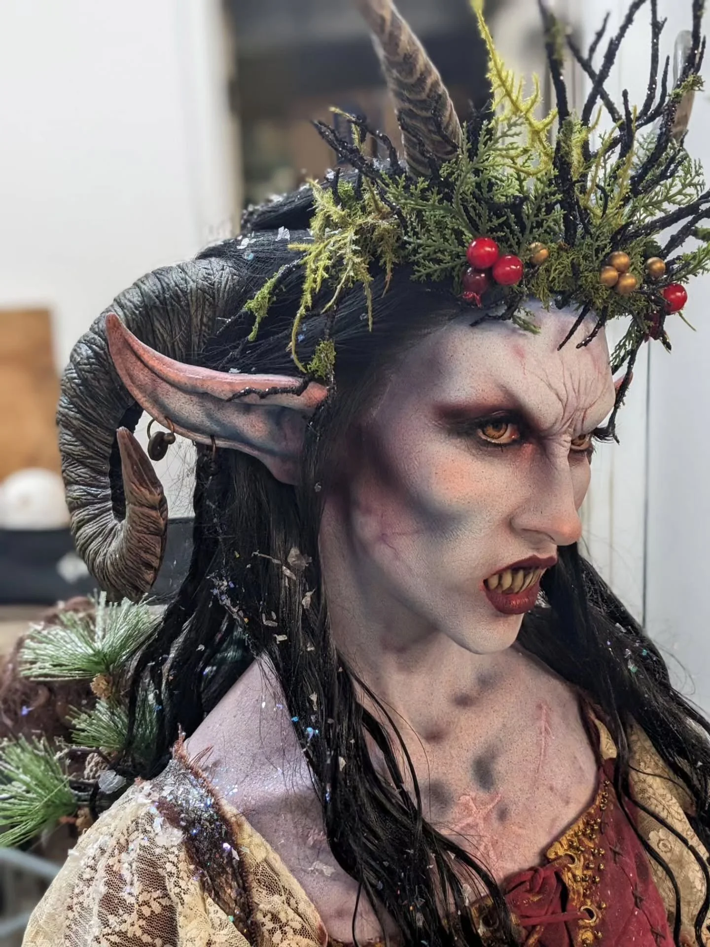 It's all in the details. ✨🎄 

Working on this design over the last few weeks has been so much fun! @alexburnsfx is such a wonderful collaborative partner! Here's to MANY more creations!! 

Thank you @norcostcoatlanta and @nix_artistry for hosting th